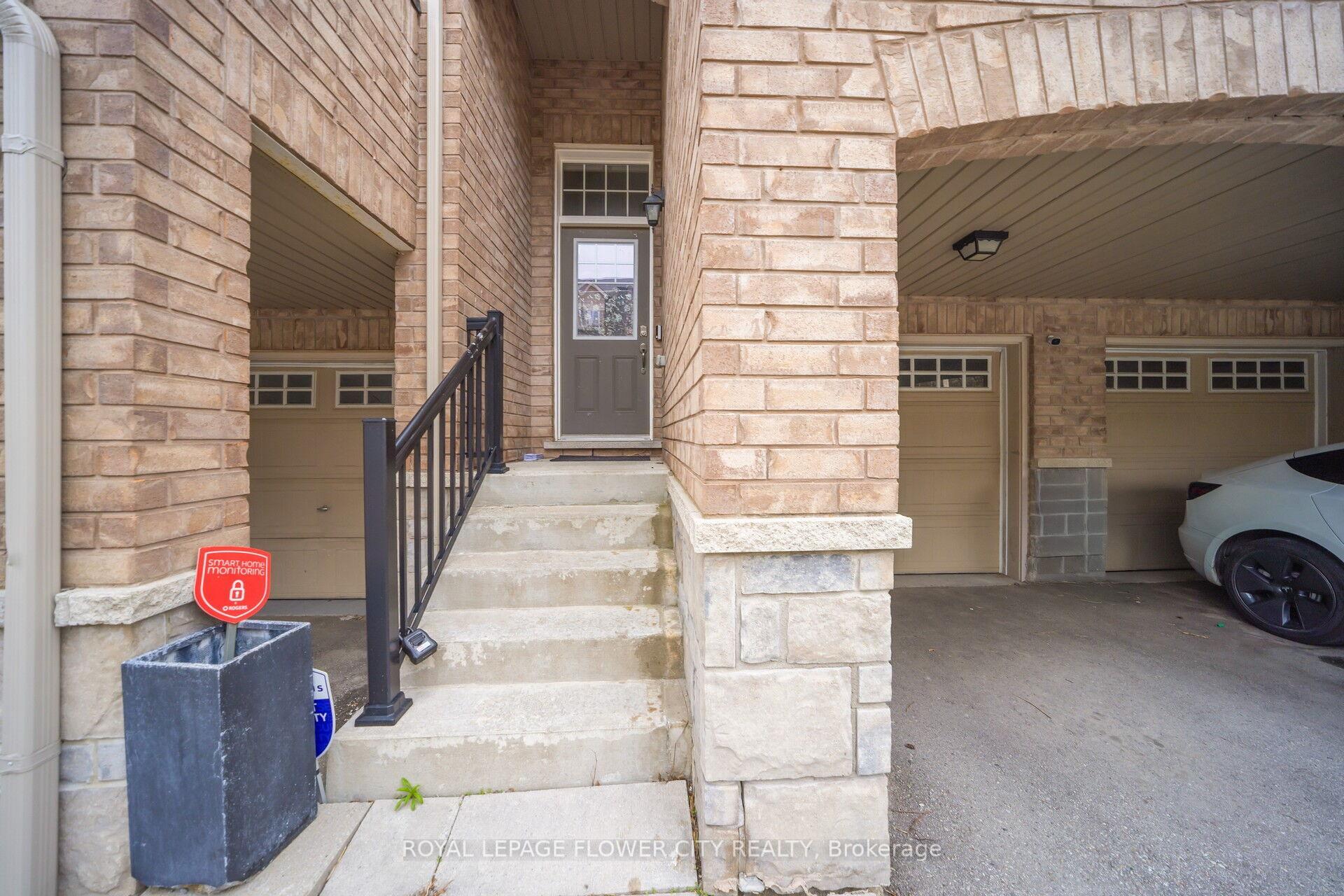 Photo 2 of 82 Magdalene Crescent, Brampton, Heart Lake East — HOMEH