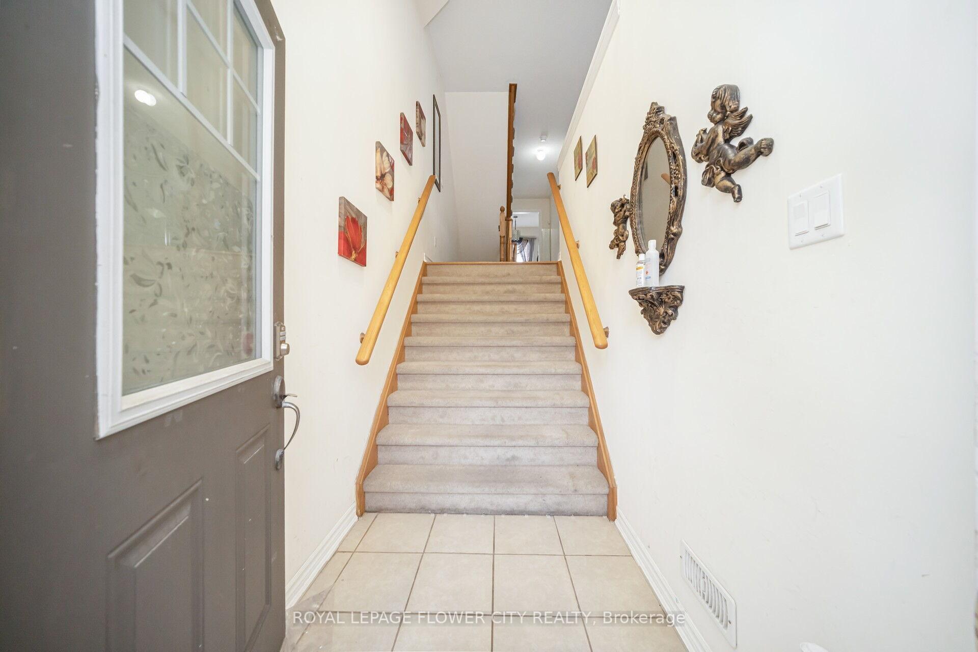 Photo 20 of 82 Magdalene Crescent, Brampton, Heart Lake East — HOMEH