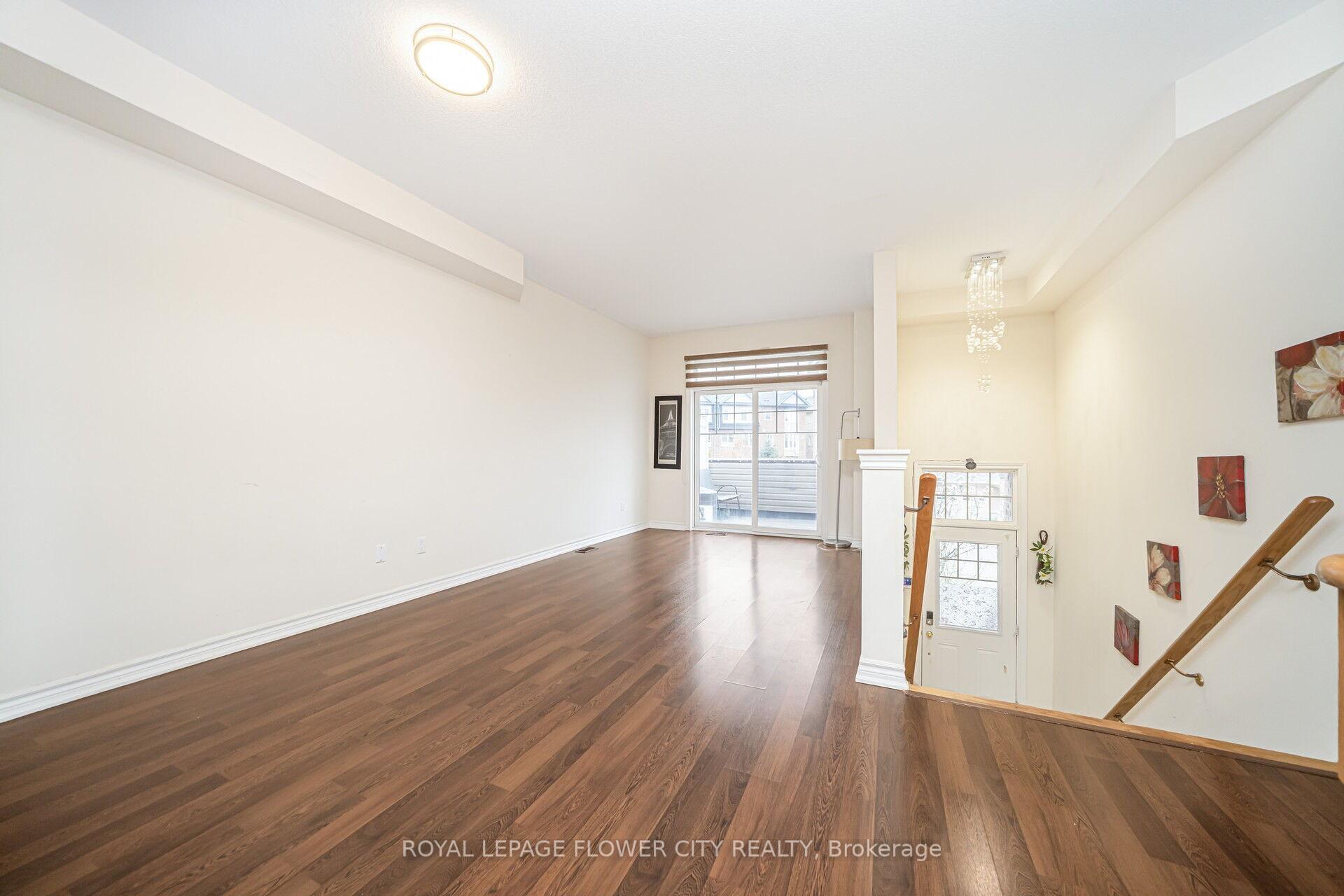 Photo 5 of 82 Magdalene Crescent, Brampton, Heart Lake East — HOMEH