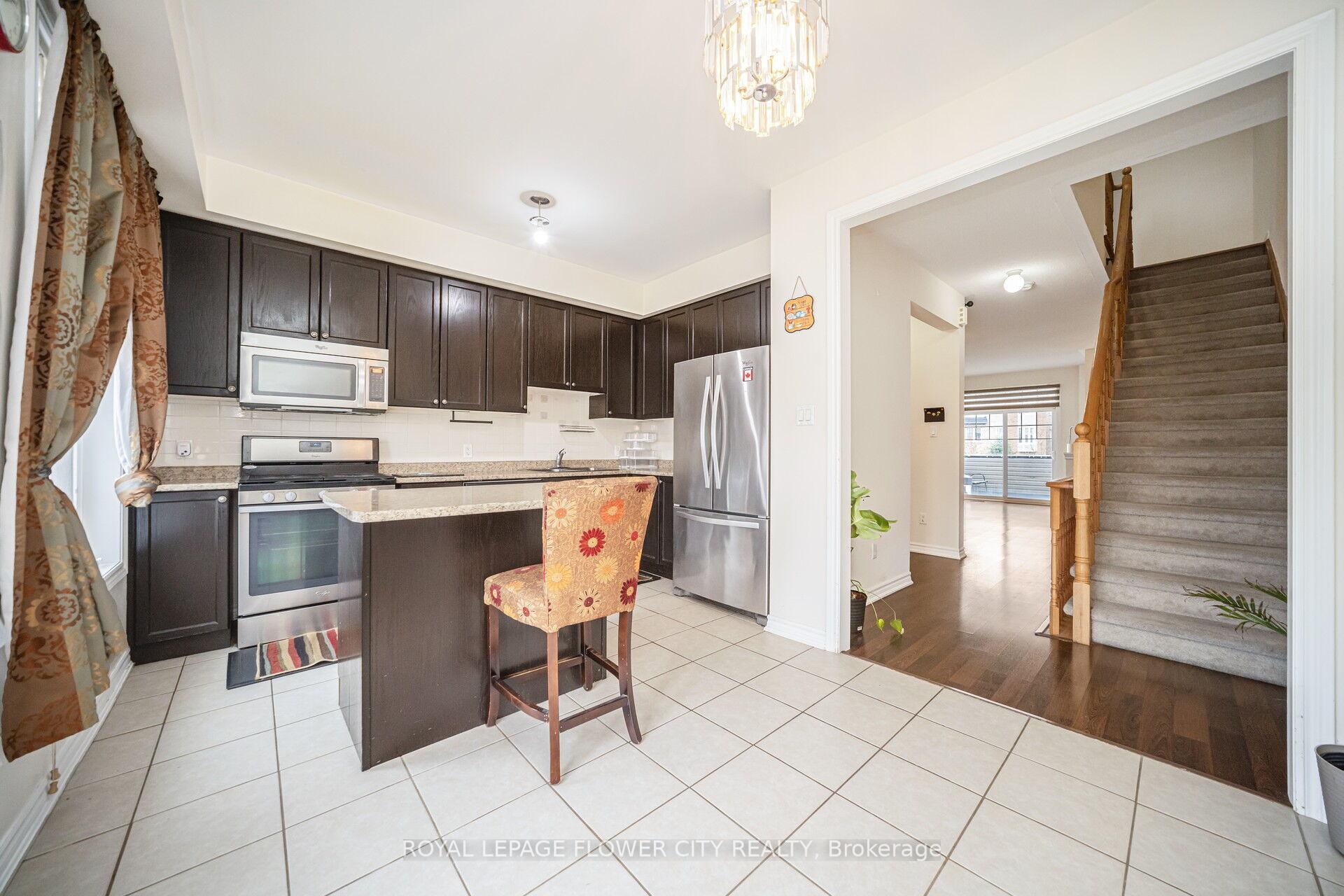 Photo 11 of 82 Magdalene Crescent, Brampton, Heart Lake East — HOMEH