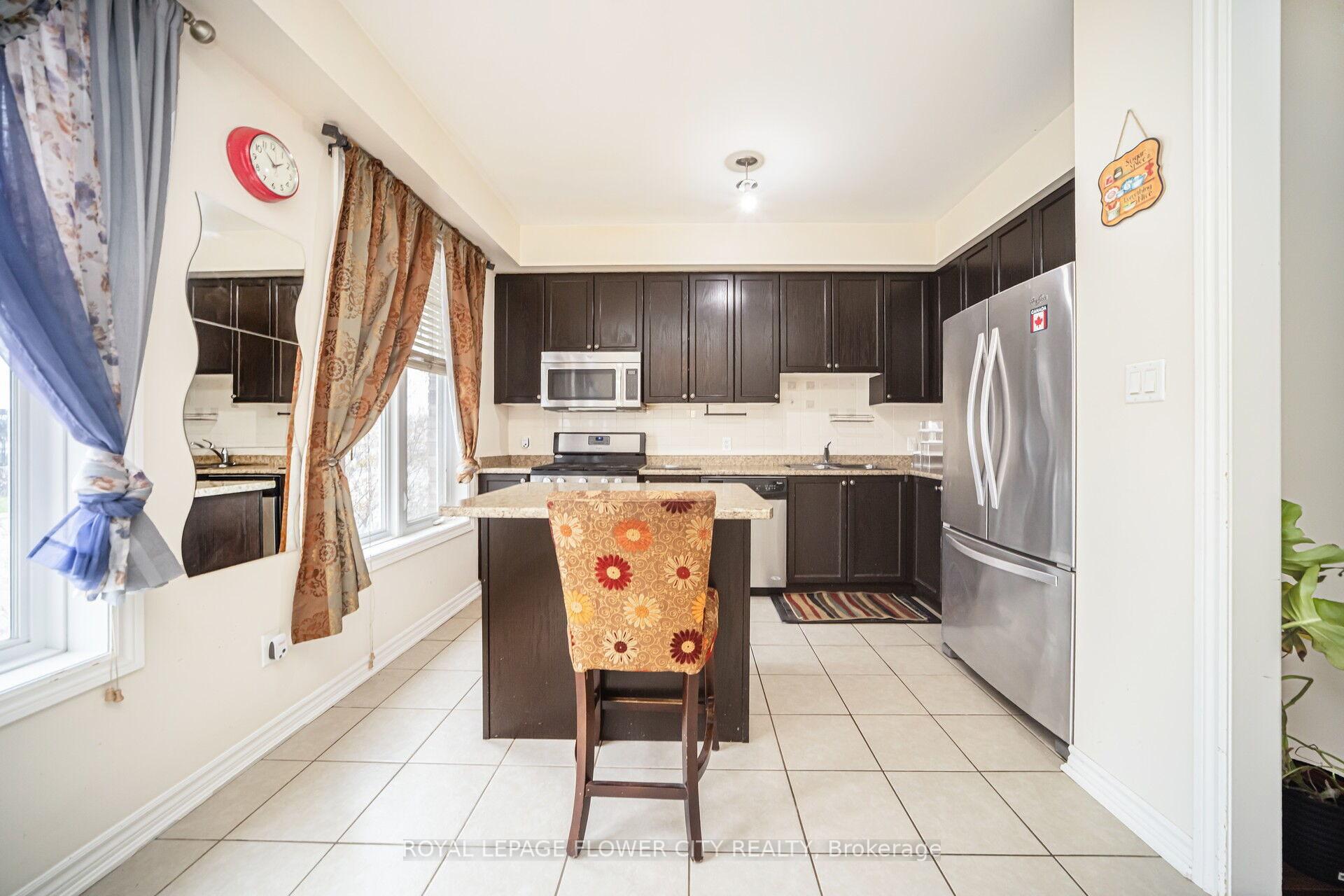 Photo 17 of 82 Magdalene Crescent, Brampton, Heart Lake East — HOMEH