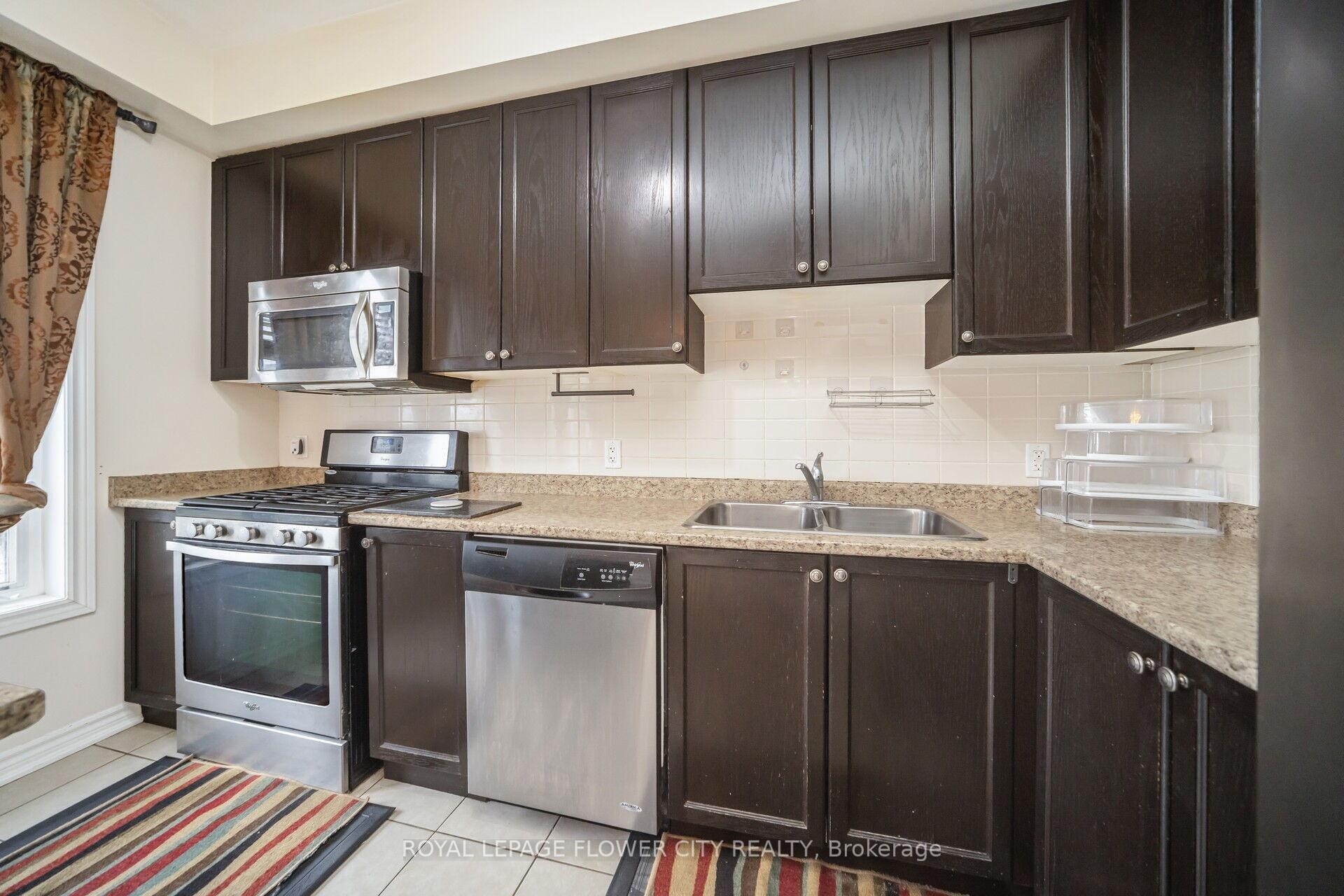 Photo 10 of 82 Magdalene Crescent, Brampton, Heart Lake East — HOMEH