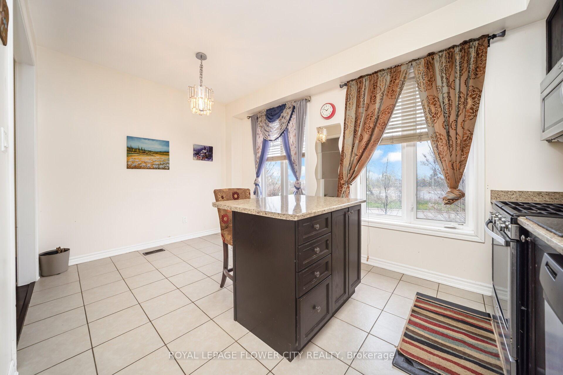 Photo 12 of 82 Magdalene Crescent, Brampton, Heart Lake East — HOMEH
