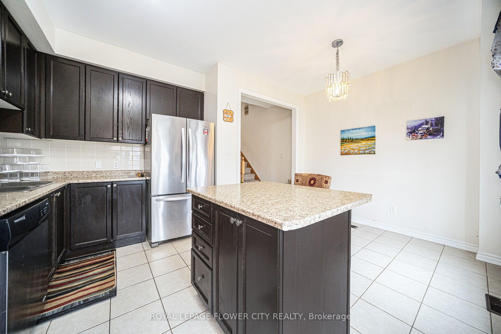 Photo 16 of 82 Magdalene Crescent, Brampton, Heart Lake East — HOMEH