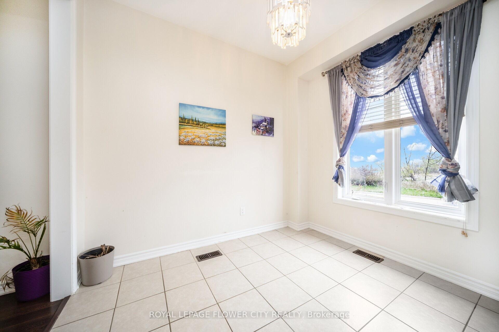 Photo 19 of 82 Magdalene Crescent, Brampton, Heart Lake East — HOMEH