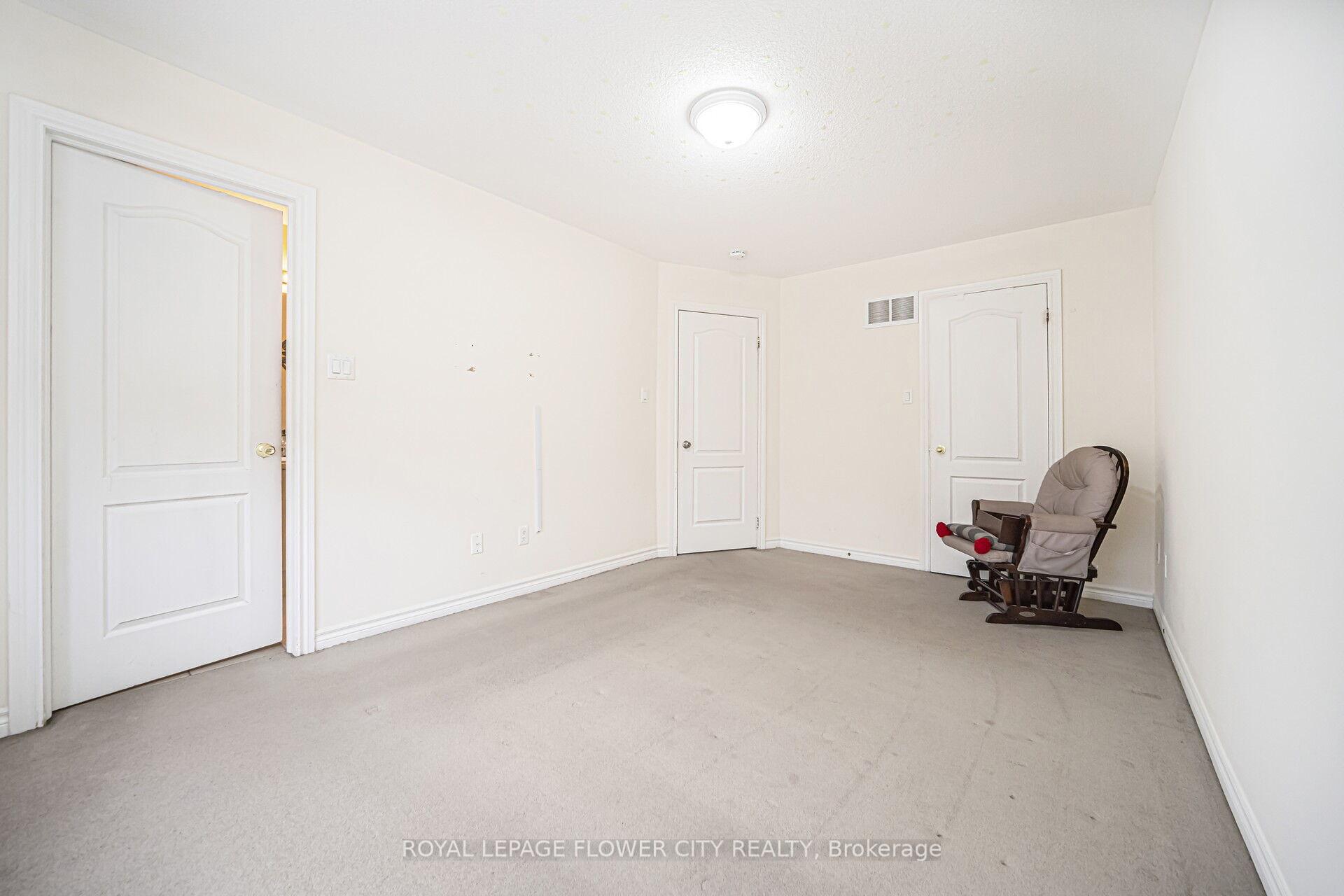 Photo 31 of 82 Magdalene Crescent, Brampton, Heart Lake East — HOMEH