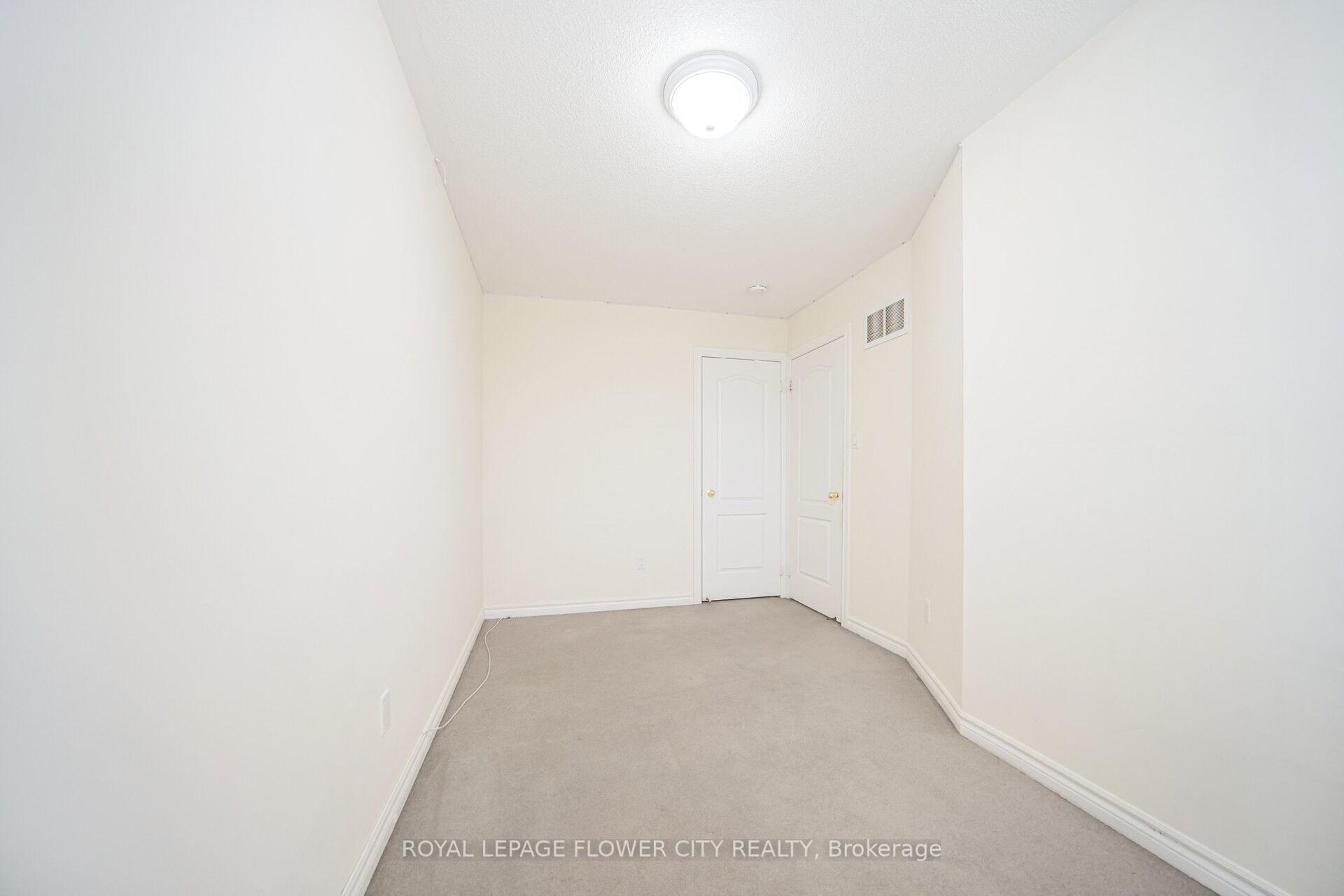 Photo 25 of 82 Magdalene Crescent, Brampton, Heart Lake East — HOMEH