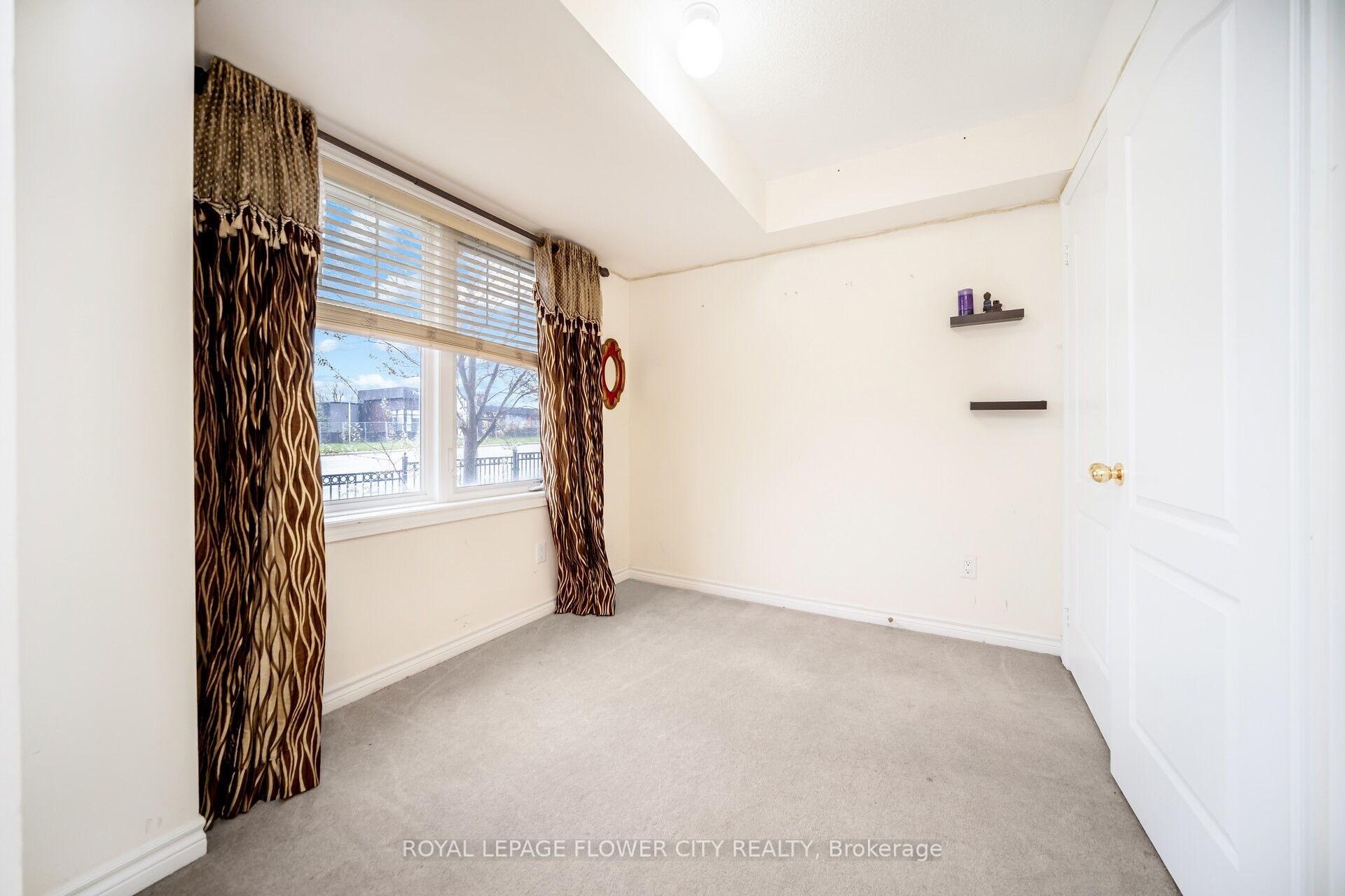 Photo 32 of 82 Magdalene Crescent, Brampton, Heart Lake East — HOMEH