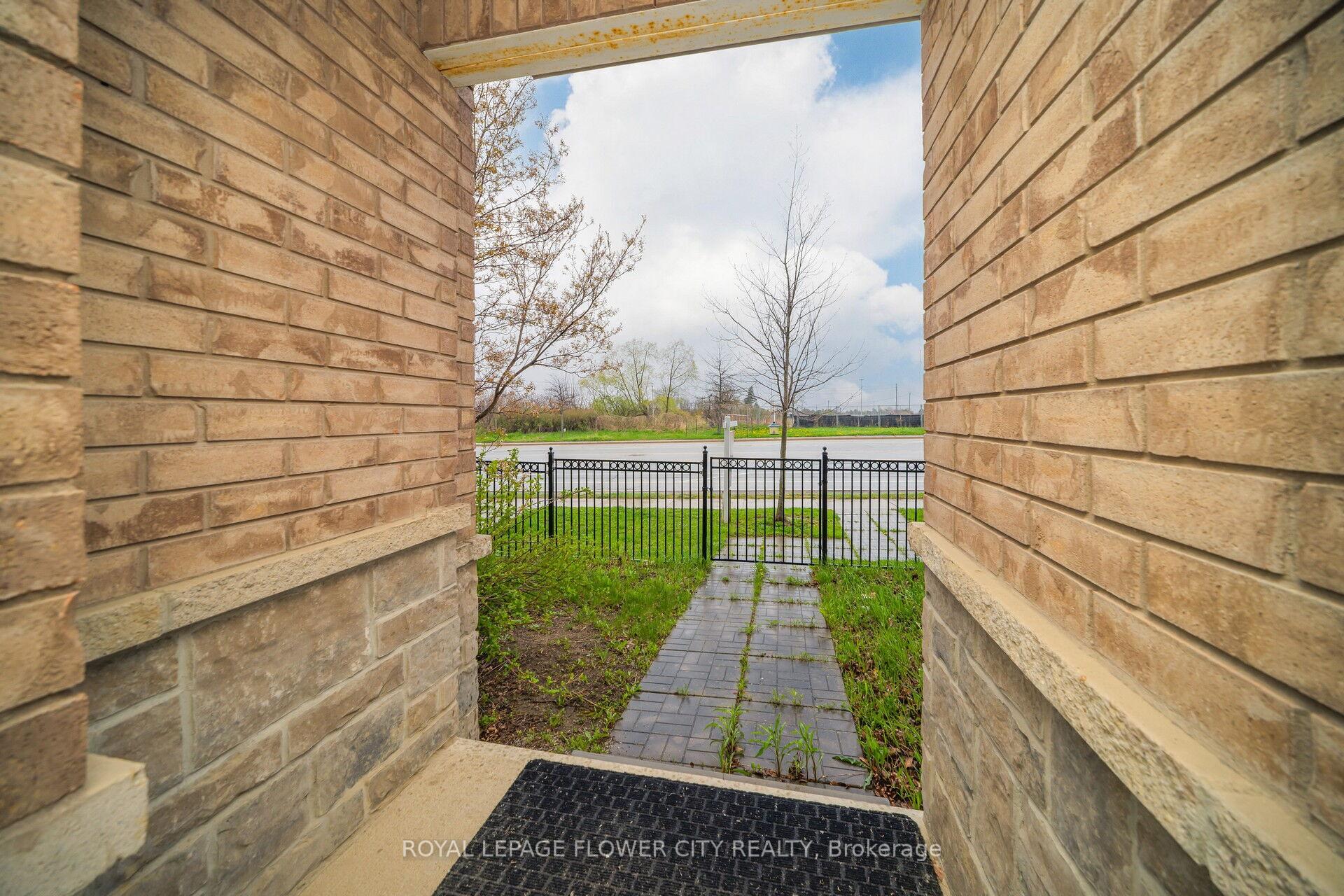 Photo 43 of 82 Magdalene Crescent, Brampton, Heart Lake East — HOMEH