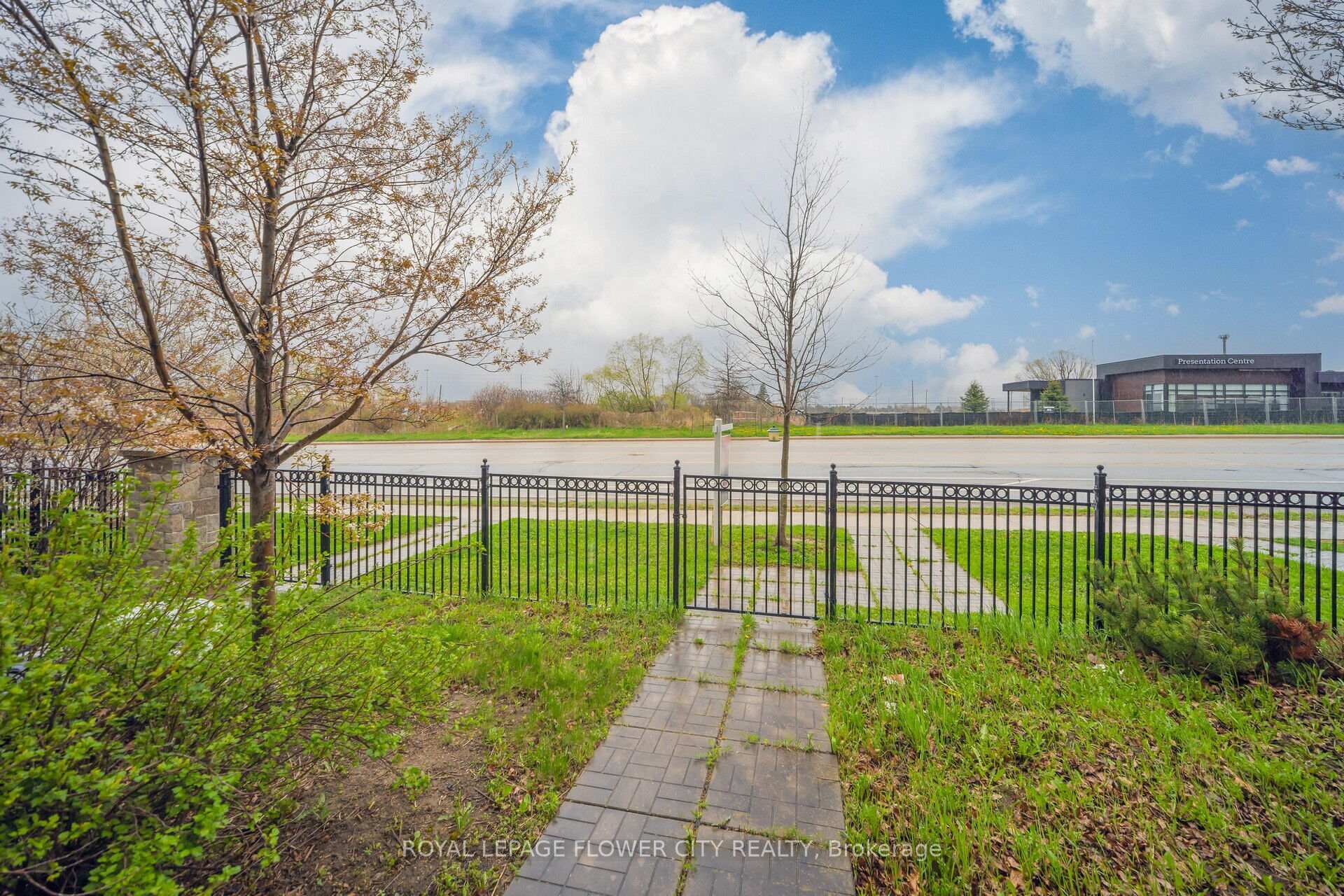 Photo 49 of 82 Magdalene Crescent, Brampton, Heart Lake East — HOMEH
