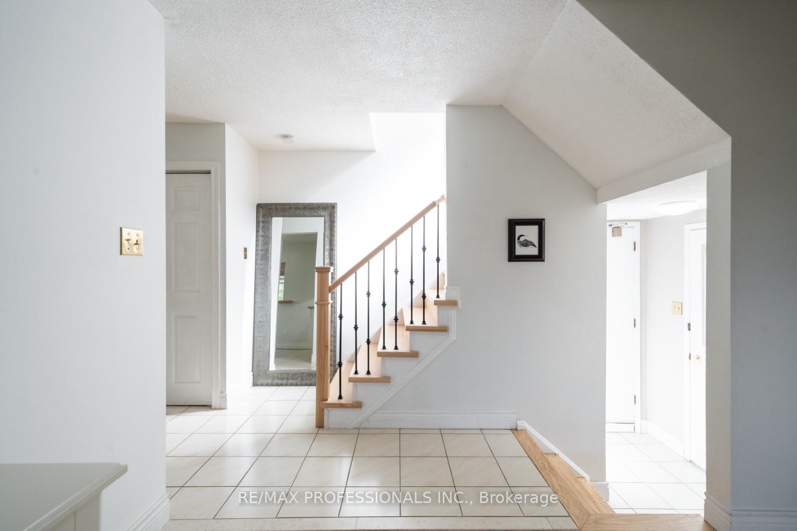 Photo 6 of 42 Reynier Drive, Brampton, Heart Lake East — HOMEH