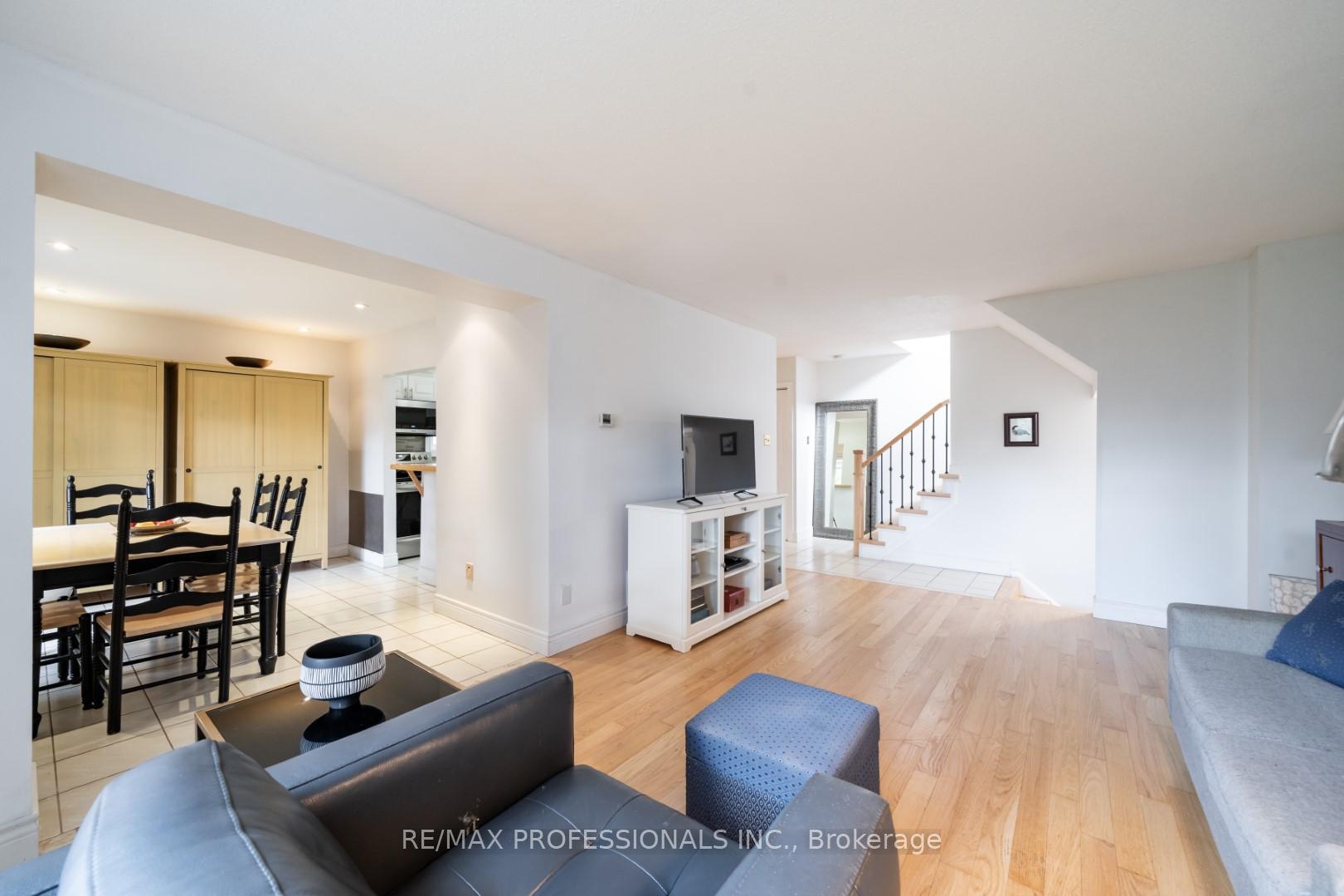 Photo 5 of 42 Reynier Drive, Brampton, Heart Lake East — HOMEH
