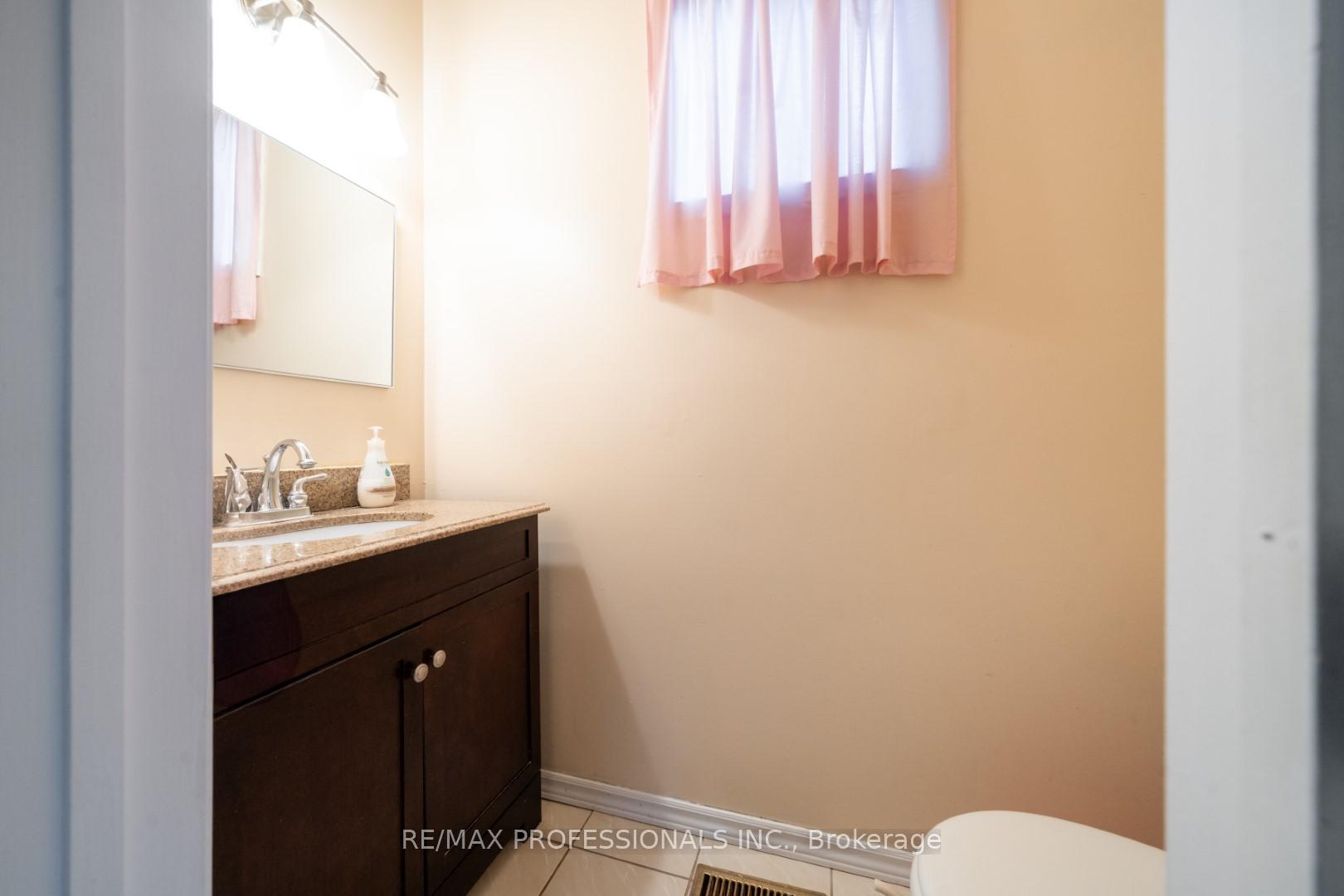 Photo 12 of 42 Reynier Drive, Brampton, Heart Lake East — HOMEH