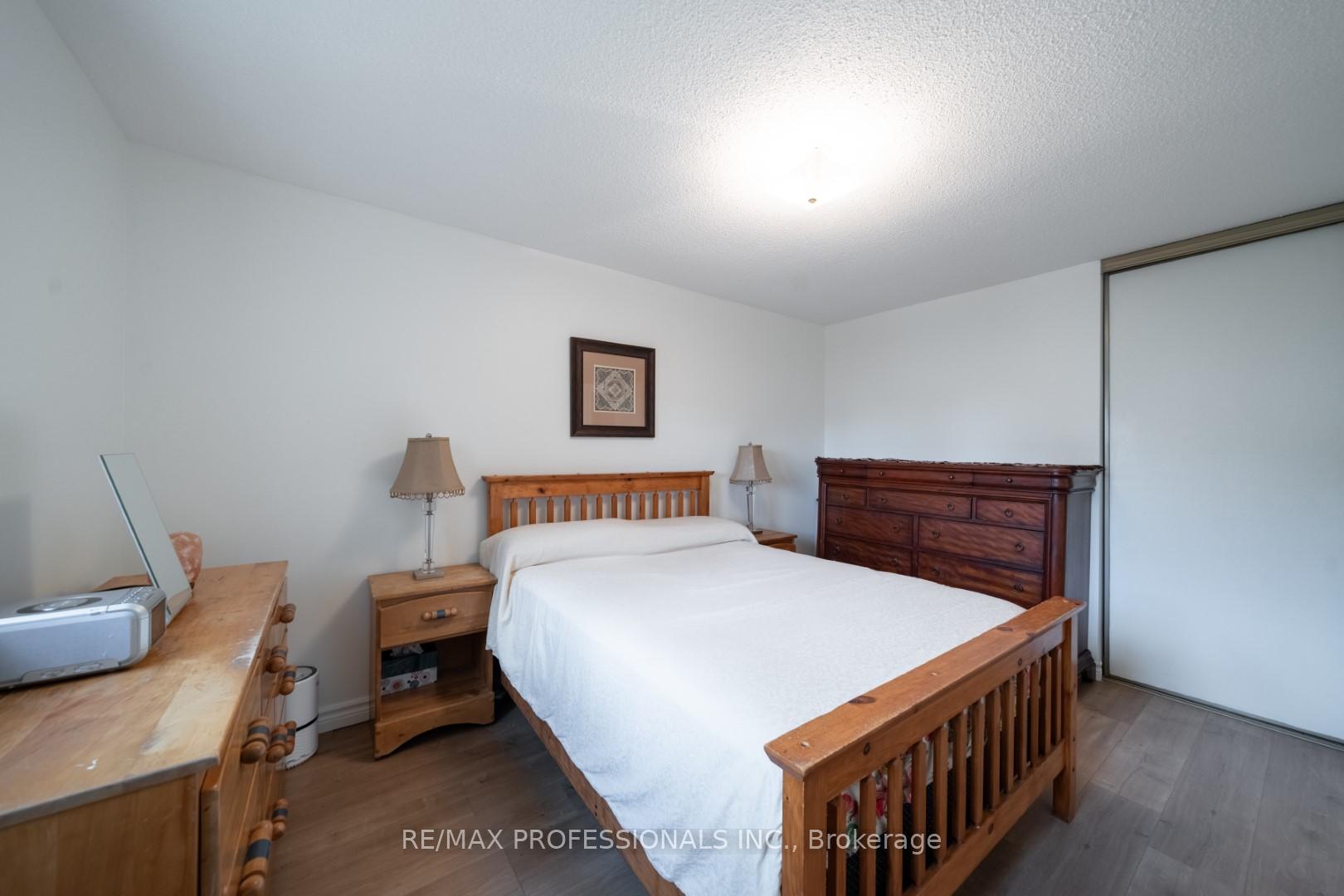 Photo 9 of 42 Reynier Drive, Brampton, Heart Lake East — HOMEH