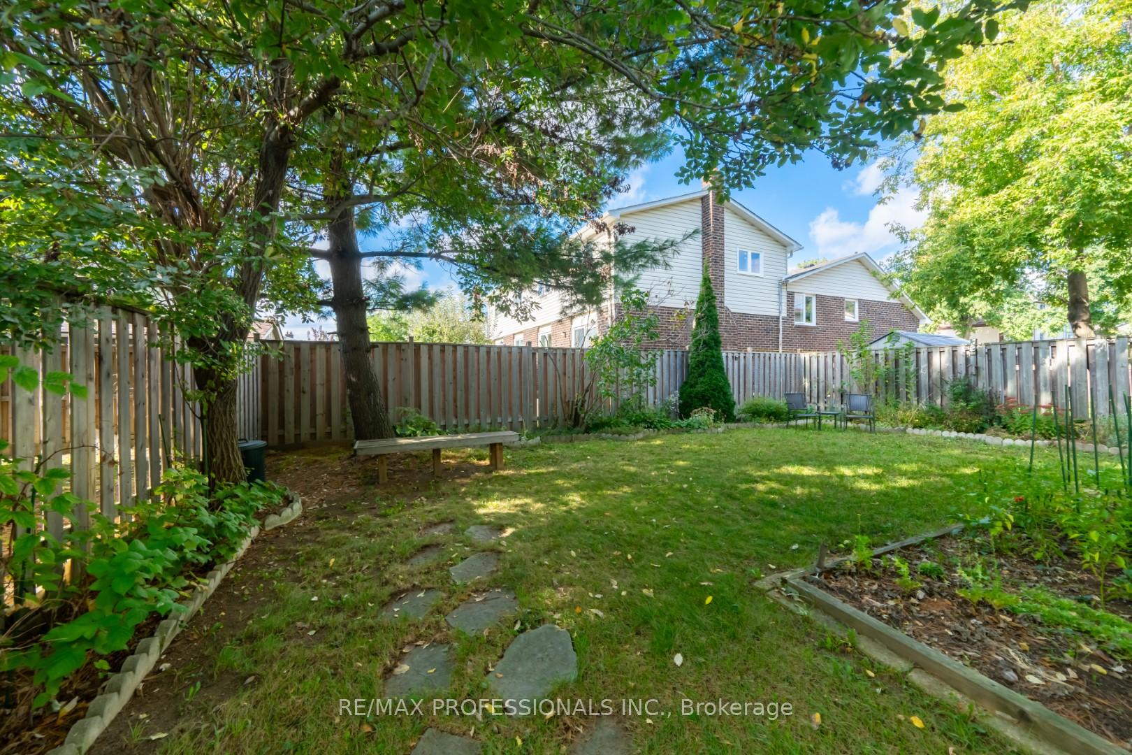 Photo 32 of 42 Reynier Drive, Brampton, Heart Lake East — HOMEH