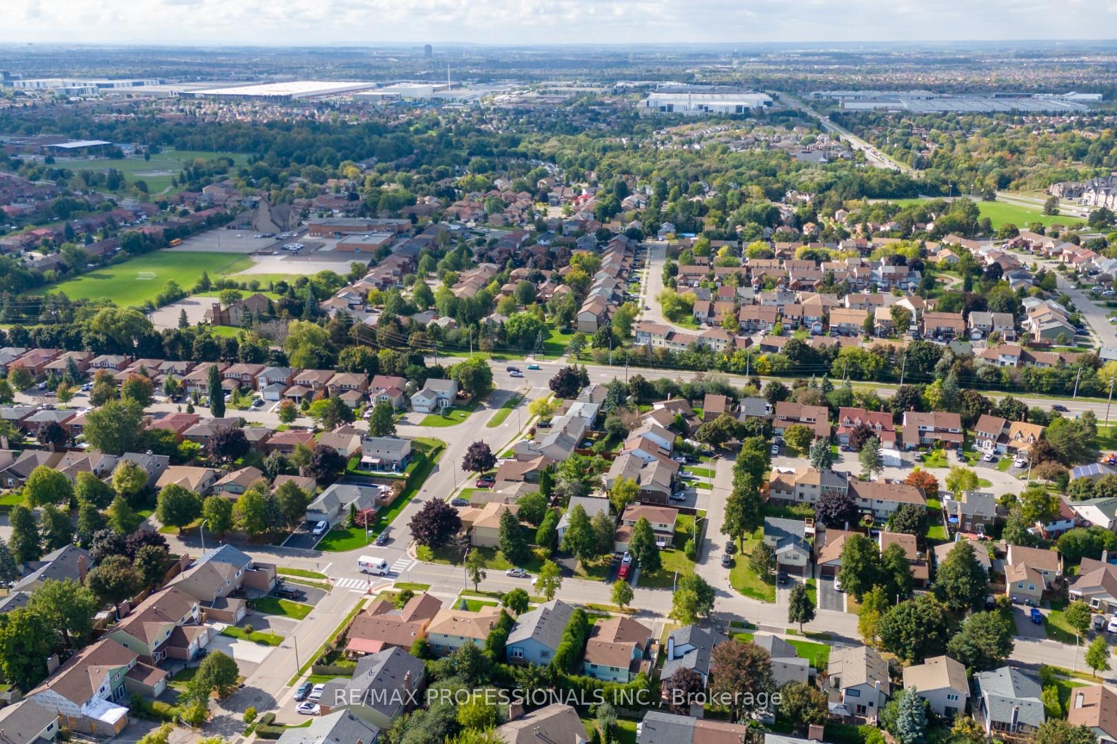 Photo 28 of 42 Reynier Drive, Brampton, Heart Lake East — HOMEH
