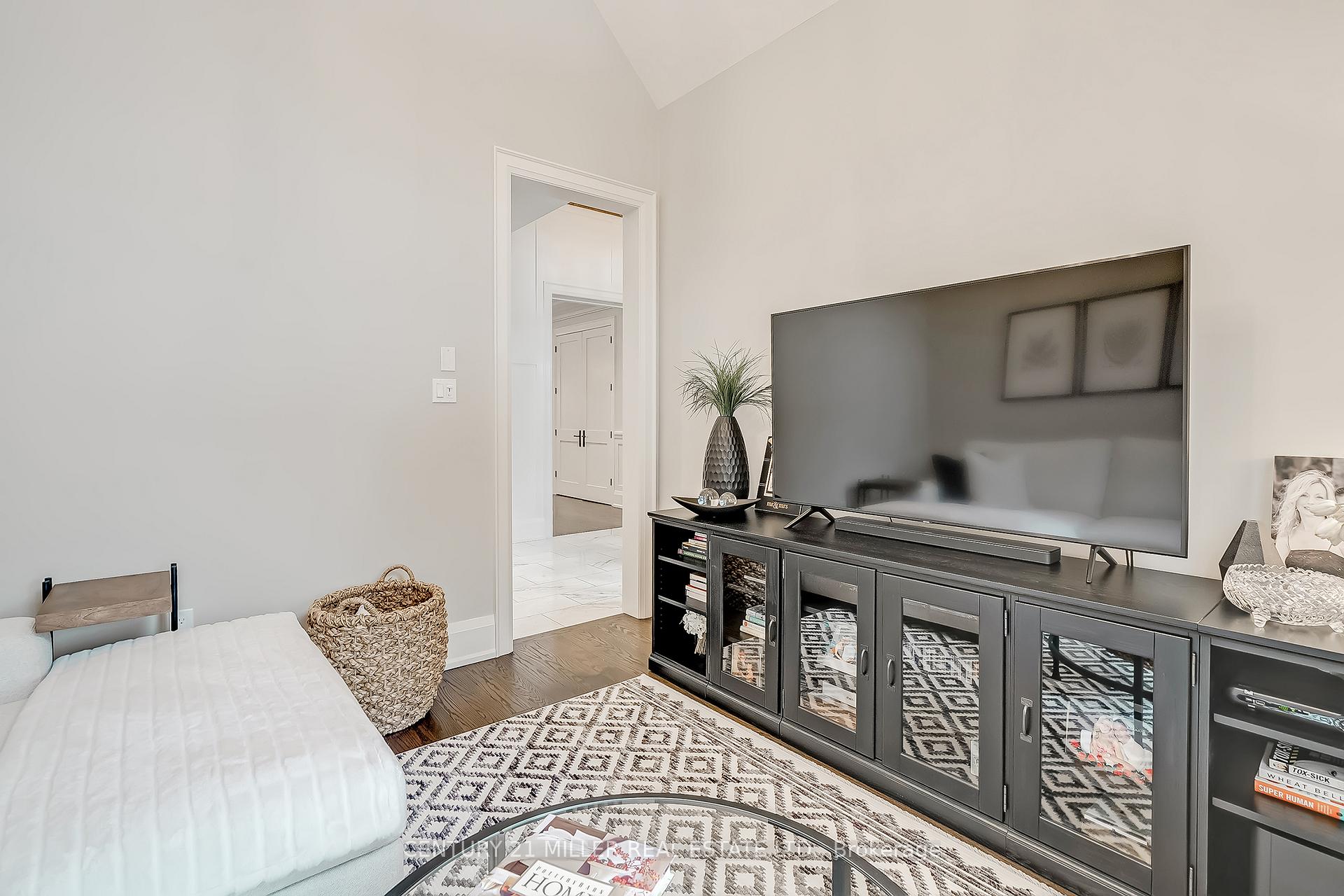 Photo 6 of 1369 Wilson Avenue, Mississauga, Mineola — HOMEH