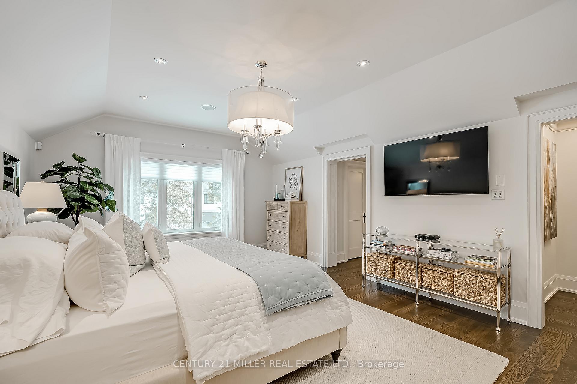 Photo 9 of 1369 Wilson Avenue, Mississauga, Mineola — HOMEH