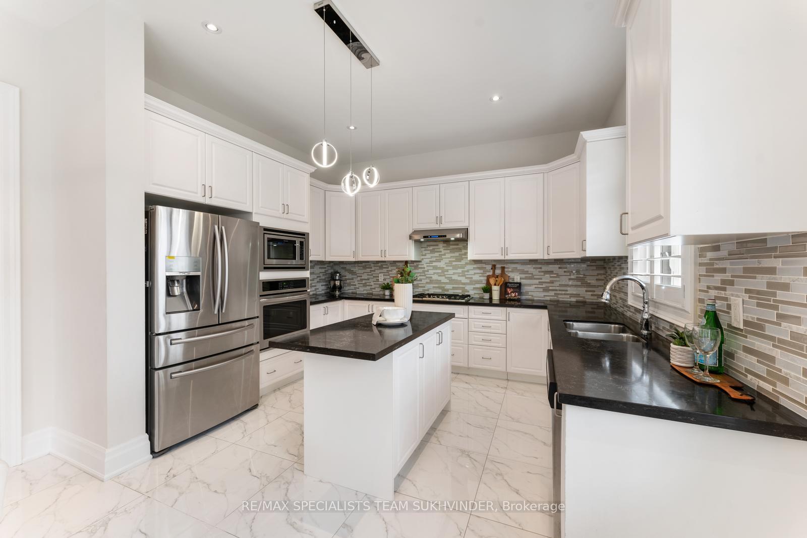Photo 11 of 26 Evermeek Road, Brampton, Toronto Gore Rural Estate — HOMEH