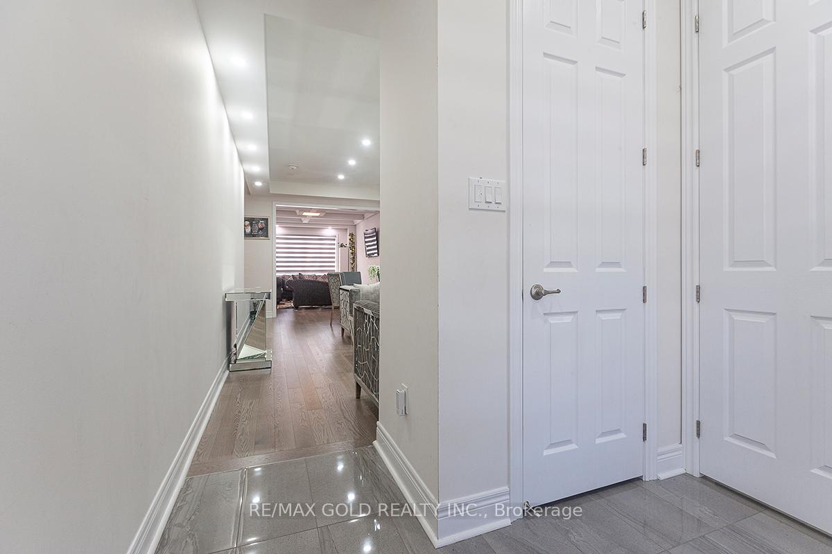 Photo 2 of 29 Michener Drive, Brampton, Sandringham-Wellington North — HOMEH