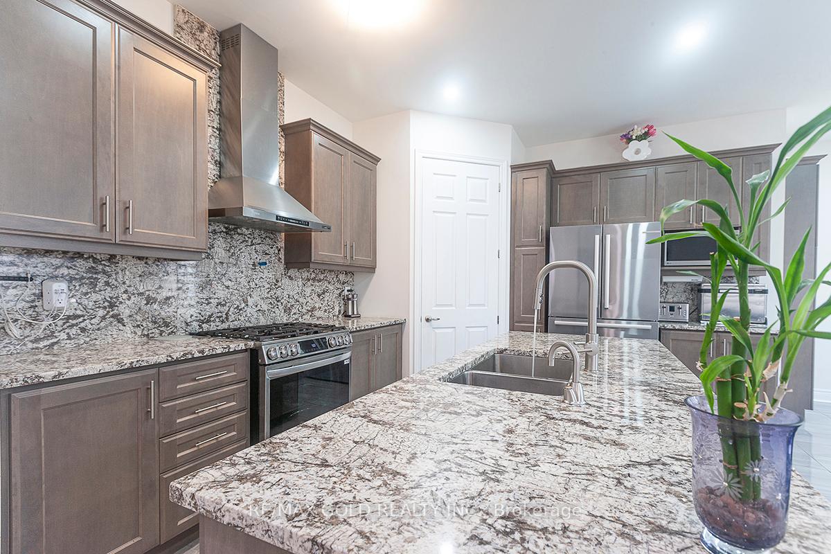 Photo 4 of 29 Michener Drive, Brampton, Sandringham-Wellington North — HOMEH