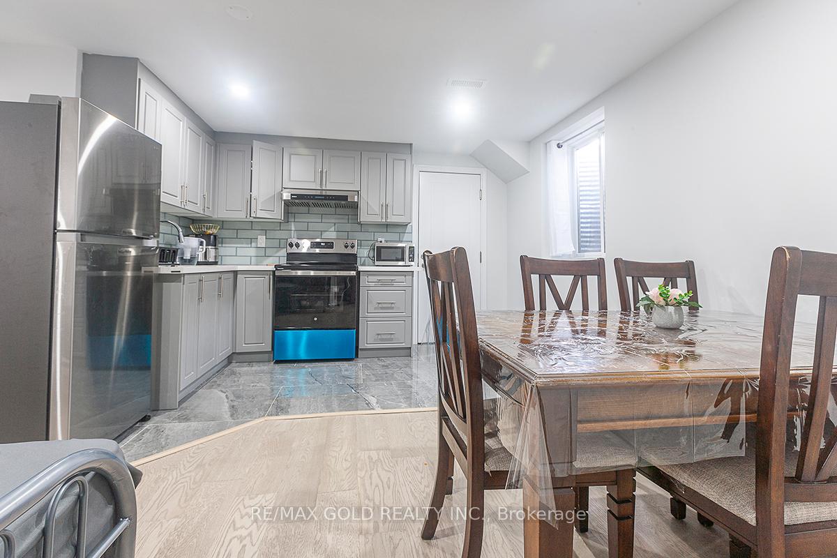 Photo 18 of 29 Michener Drive, Brampton, Sandringham-Wellington North — HOMEH