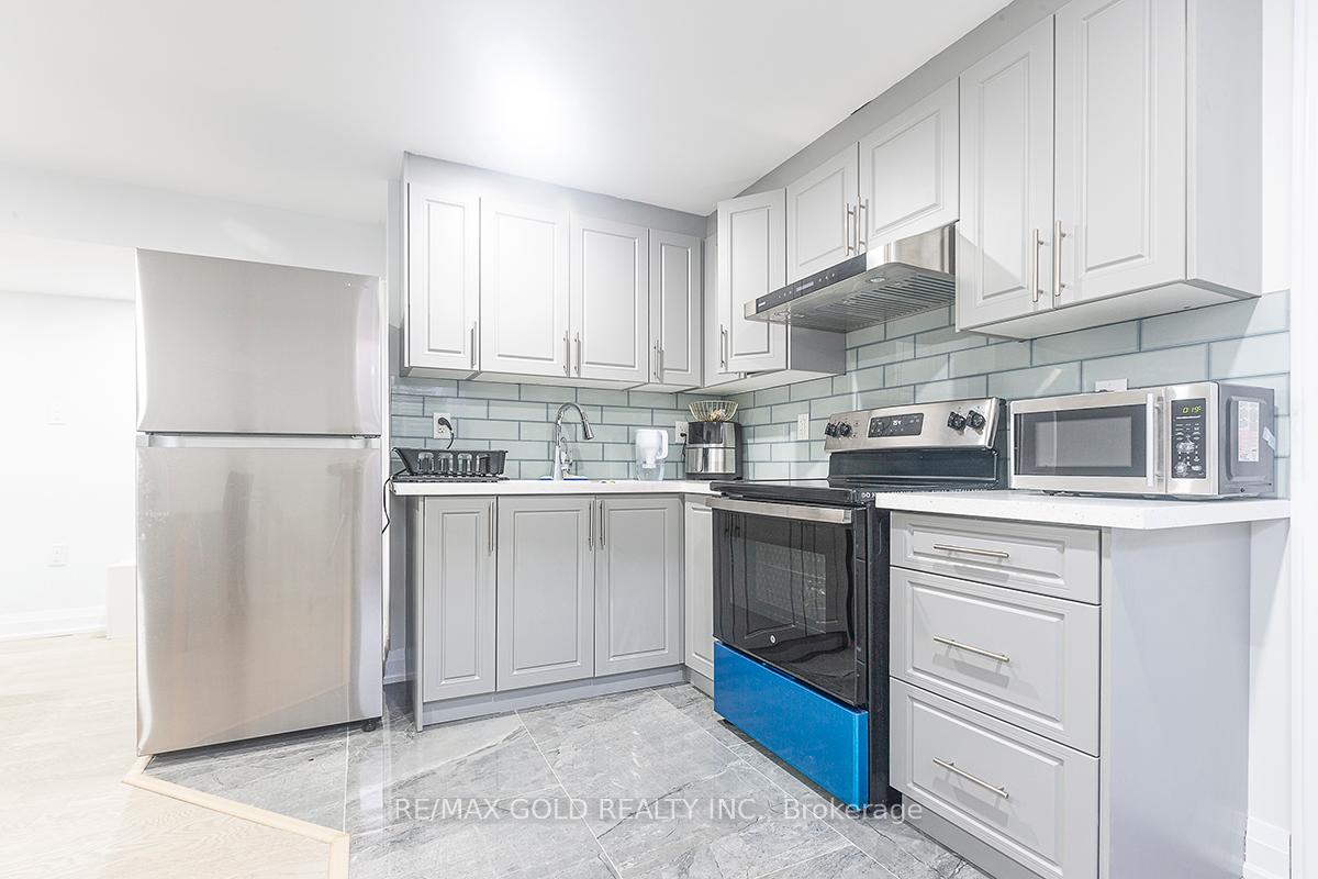 Photo 12 of 29 Michener Drive, Brampton, Sandringham-Wellington North — HOMEH