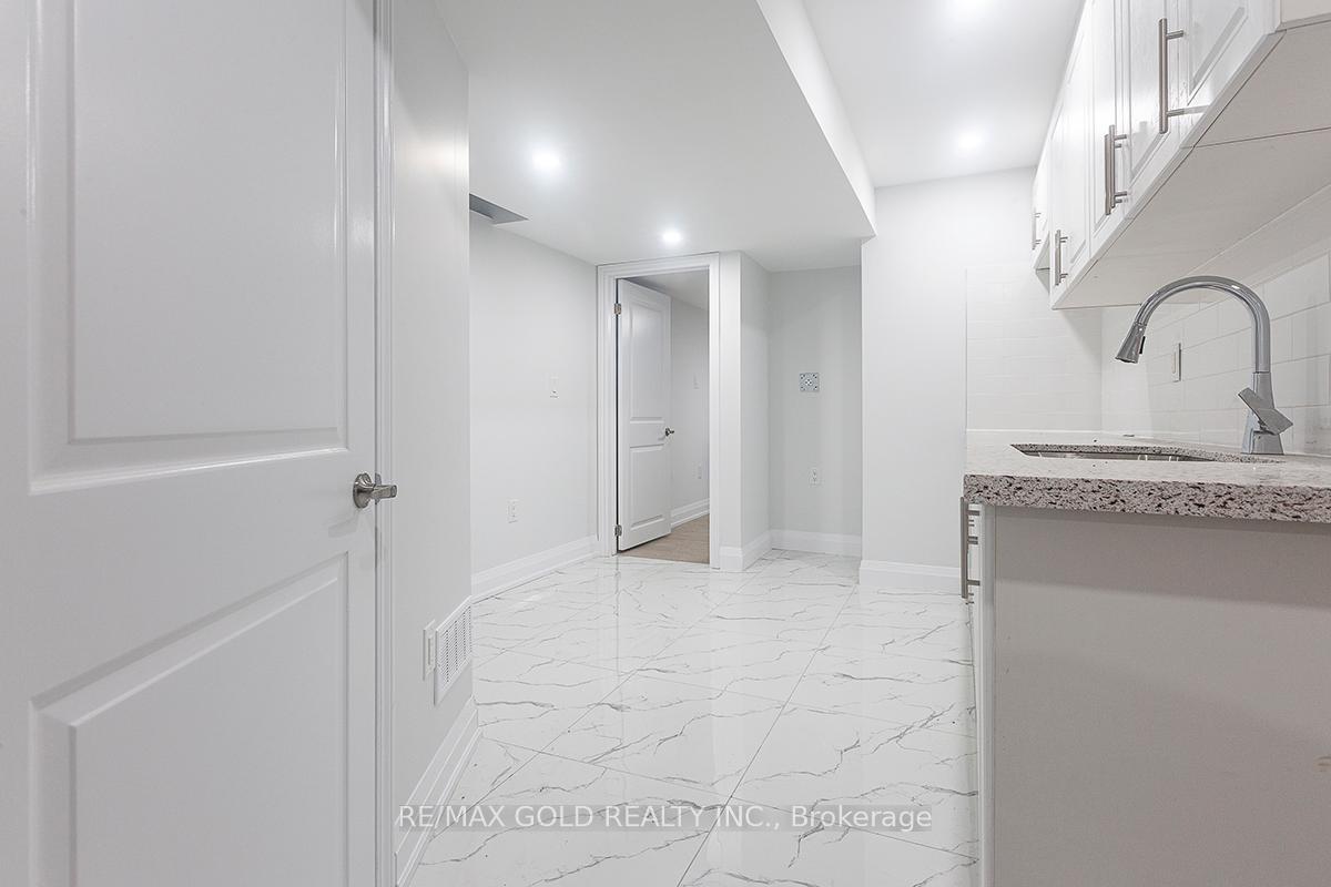 Photo 16 of 29 Michener Drive, Brampton, Sandringham-Wellington North — HOMEH