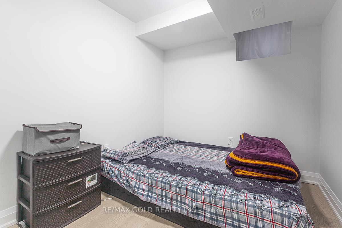 Photo 11 of 29 Michener Drive, Brampton, Sandringham-Wellington North — HOMEH