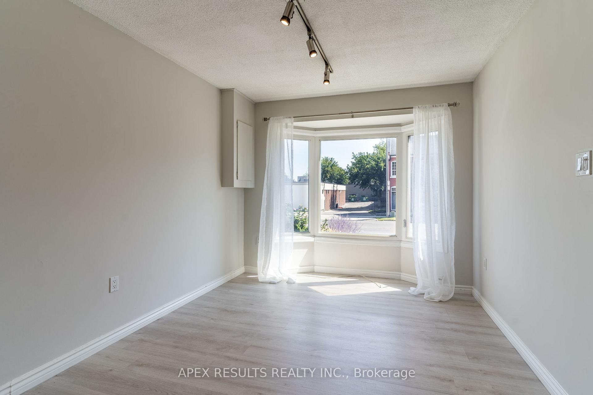 Photo 5 of 563 James Street N, Hamilton, North End — HOMEH