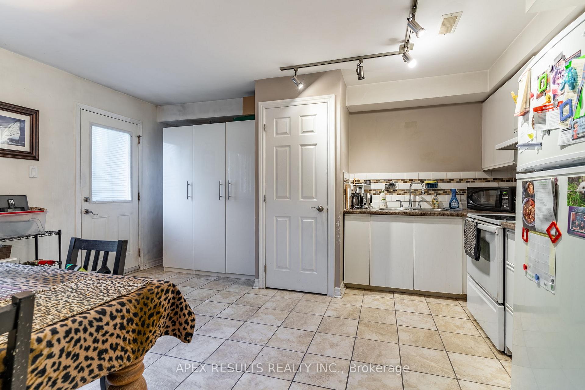 Photo 32 of 563 James Street N, Hamilton, North End — HOMEH