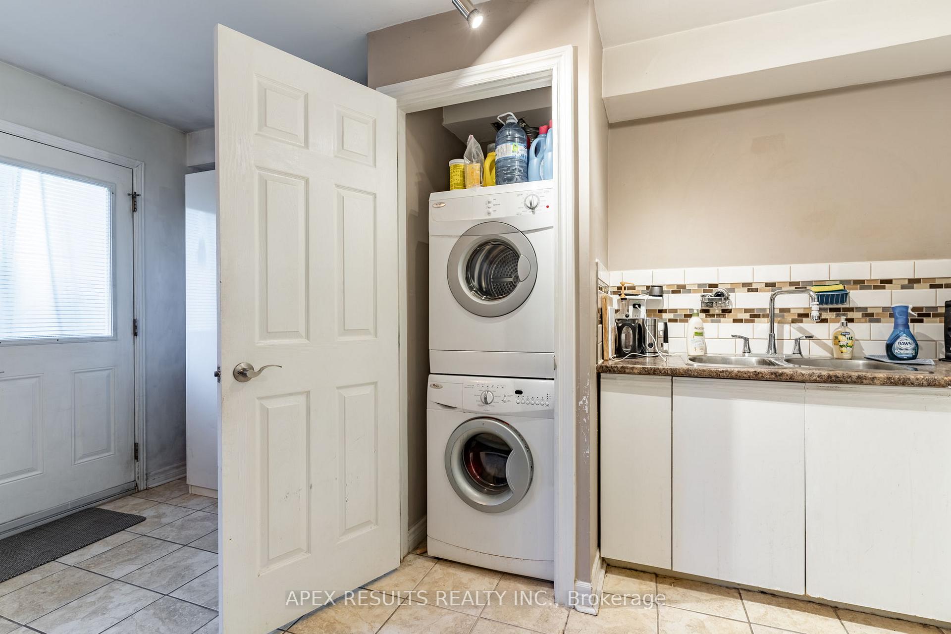 Photo 18 of 563 James Street N, Hamilton, North End — HOMEH