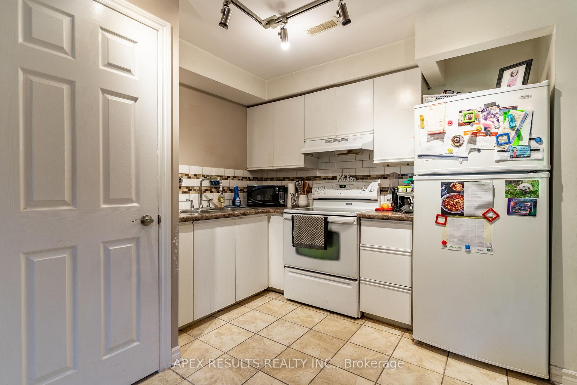 Photo 17 of 563 James Street N, Hamilton, North End — HOMEH