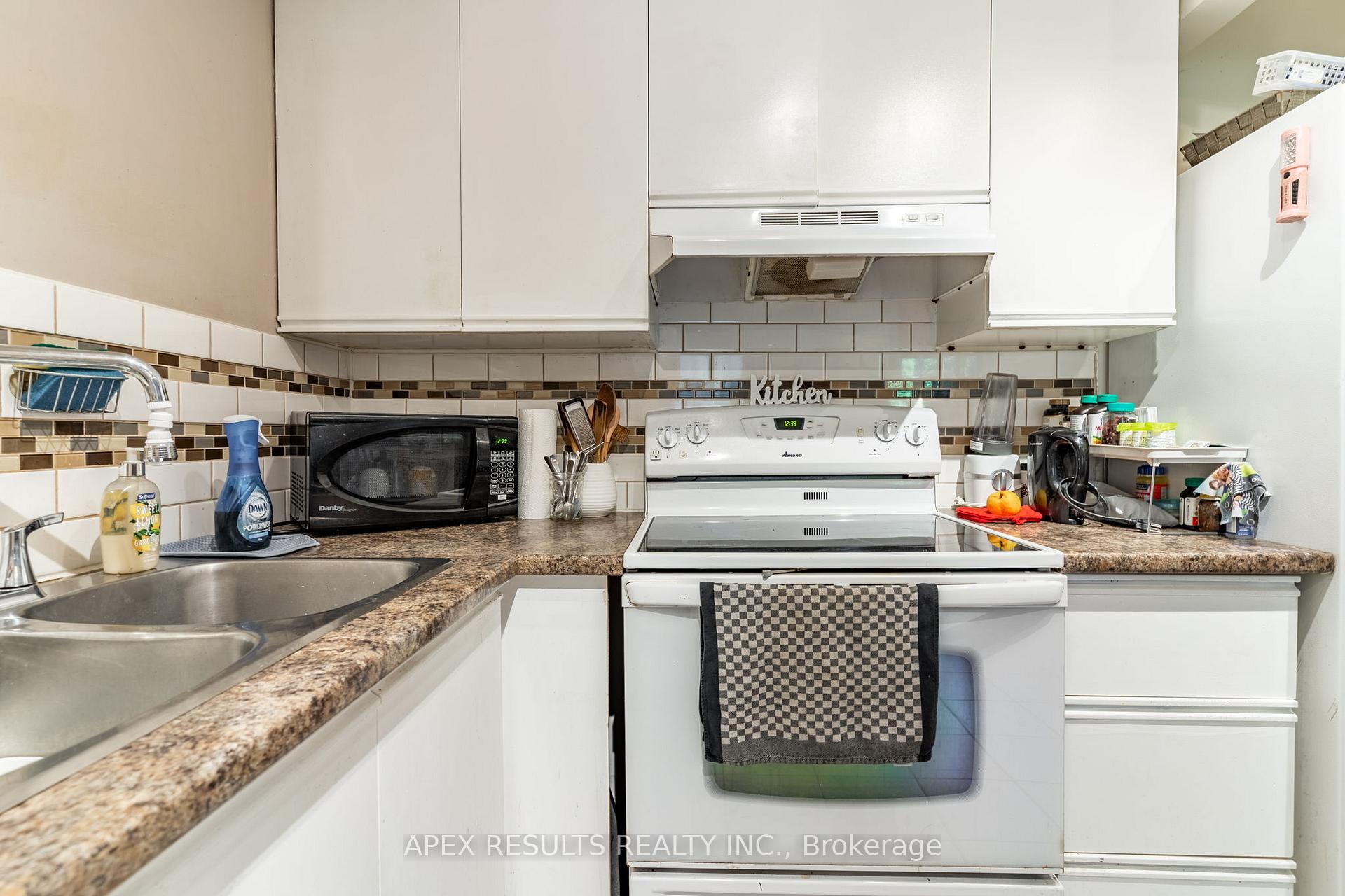 Photo 21 of 563 James Street N, Hamilton, North End — HOMEH