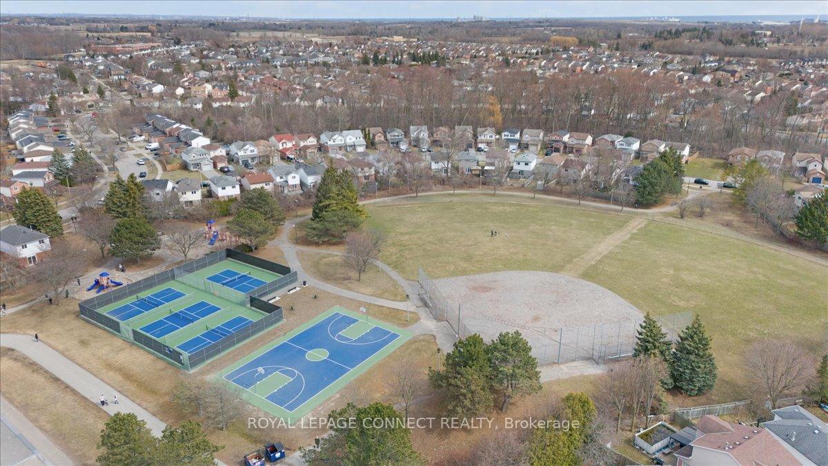 Photo 25 of 54 Parklawn Drive W, Clarington, Courtice — HOMEH