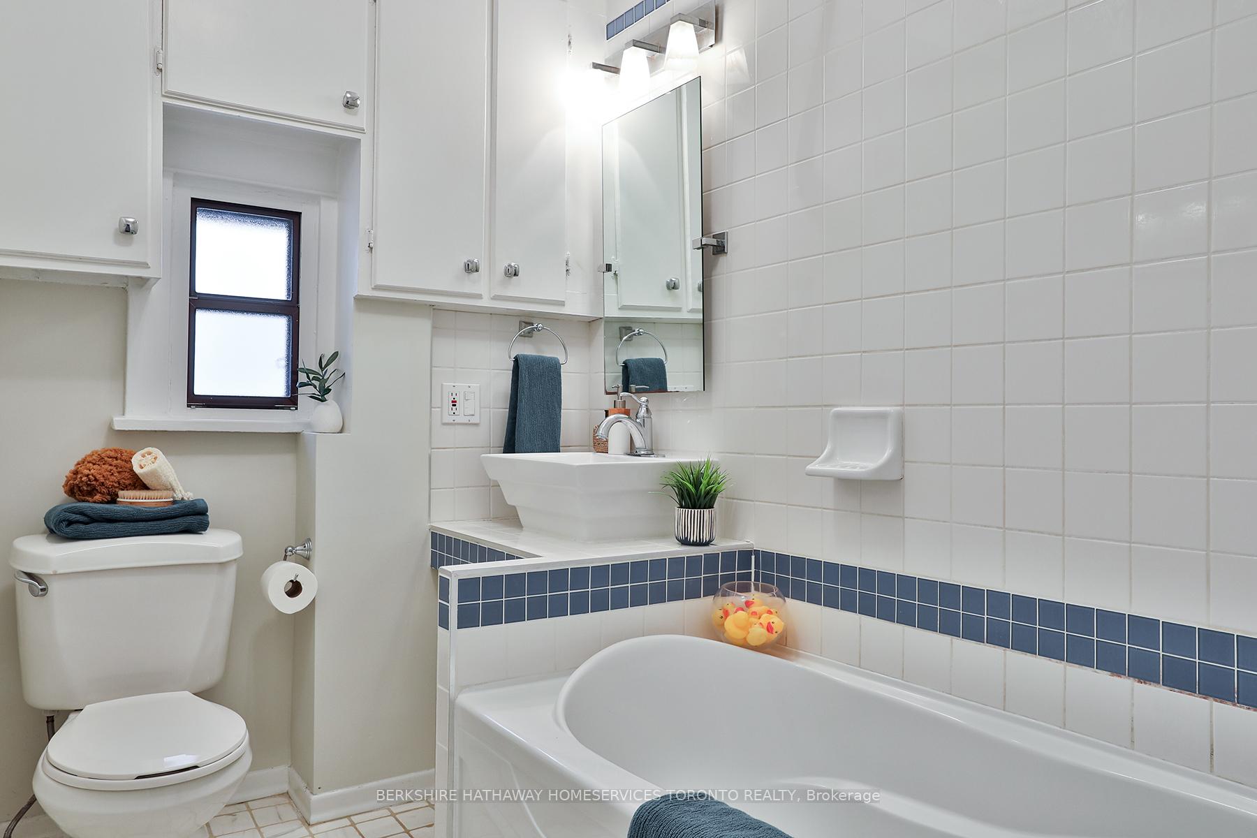 Photo 3 of 43 Golfview Avenue, Toronto, East End-Danforth — HOMEH