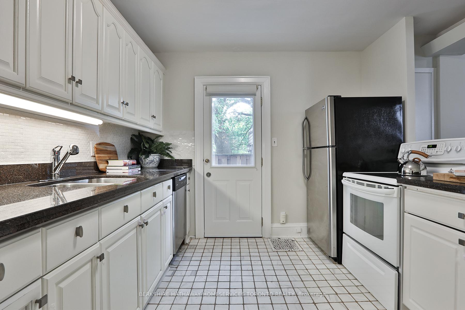 Photo 11 of 43 Golfview Avenue, Toronto, East End-Danforth — HOMEH