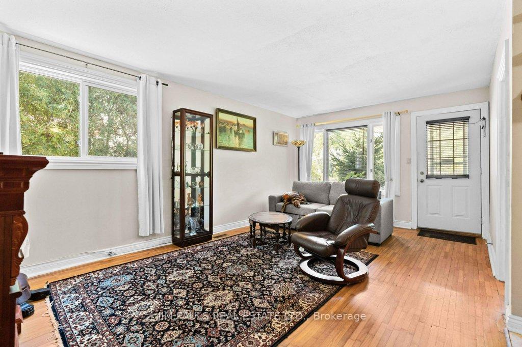Photo 3 of 40 Union Street, Hamilton, Waterdown — HOMEH