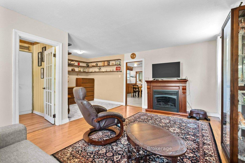 Photo 8 of 40 Union Street, Hamilton, Waterdown — HOMEH
