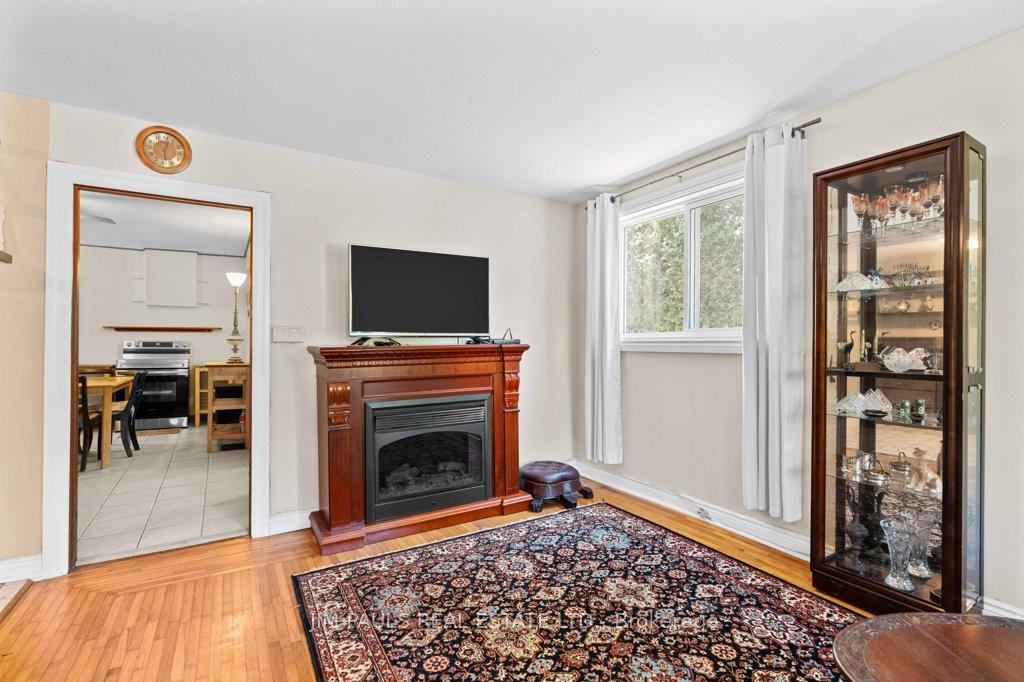 Photo 11 of 40 Union Street, Hamilton, Waterdown — HOMEH