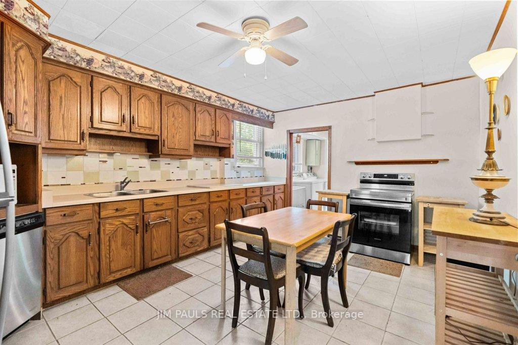 Photo 12 of 40 Union Street, Hamilton, Waterdown — HOMEH