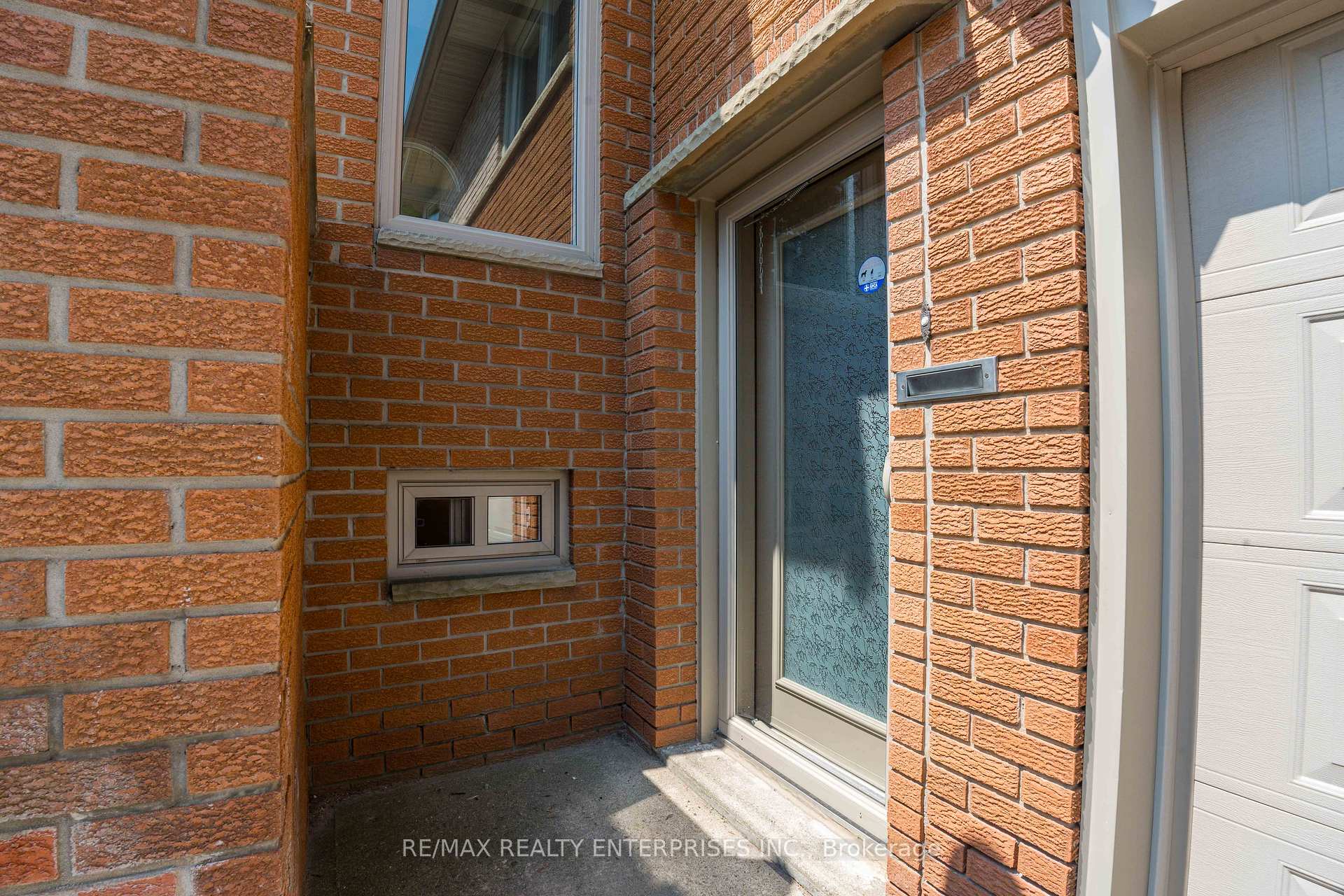 Photo 6 of 70 English Street, Brampton, Brampton West — HOMEH