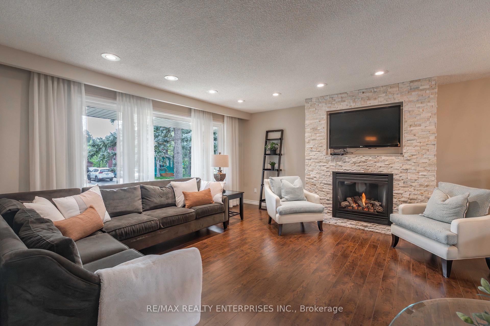 Photo 5 of 70 English Street, Brampton, Brampton West — HOMEH