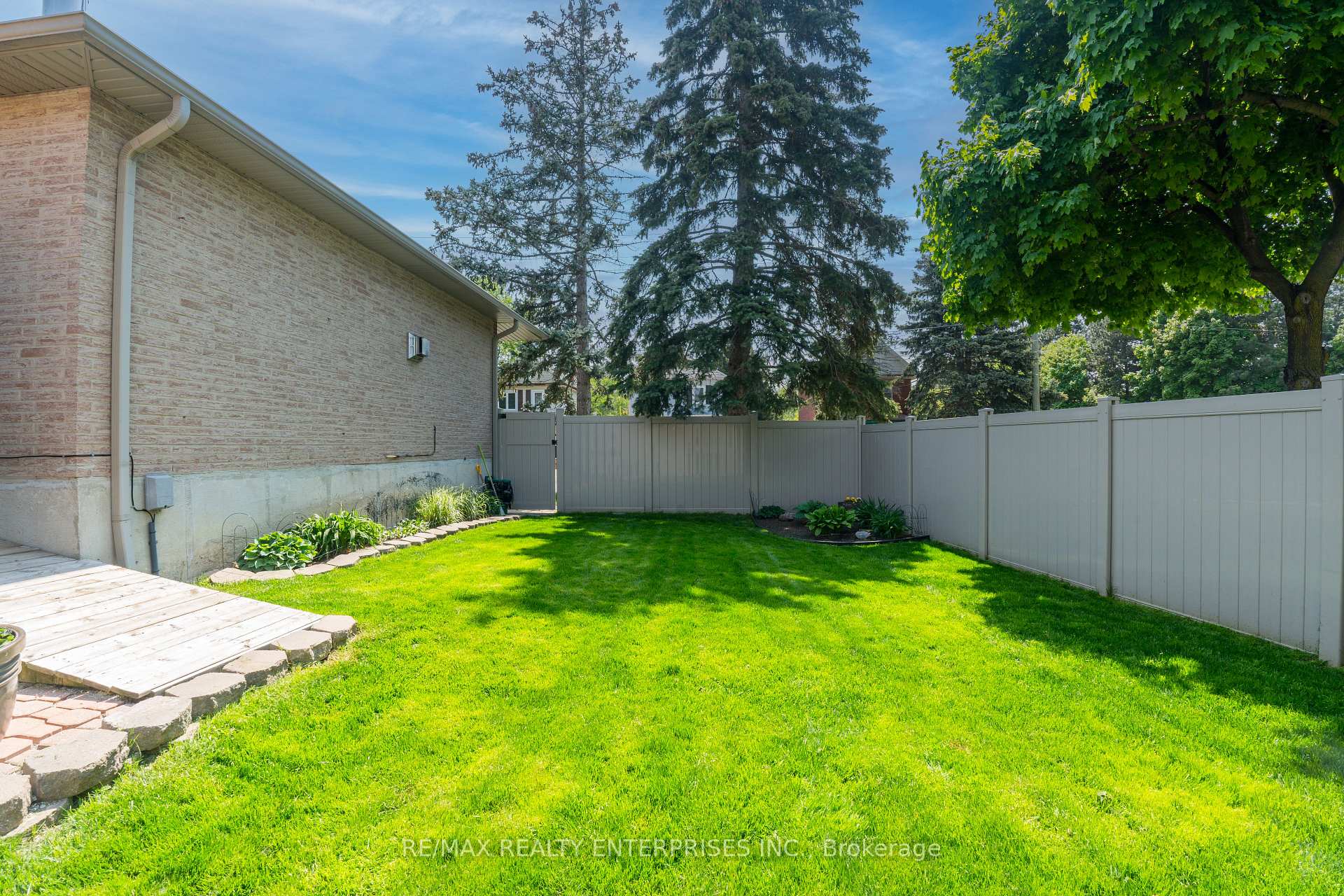 Photo 38 of 70 English Street, Brampton, Brampton West — HOMEH