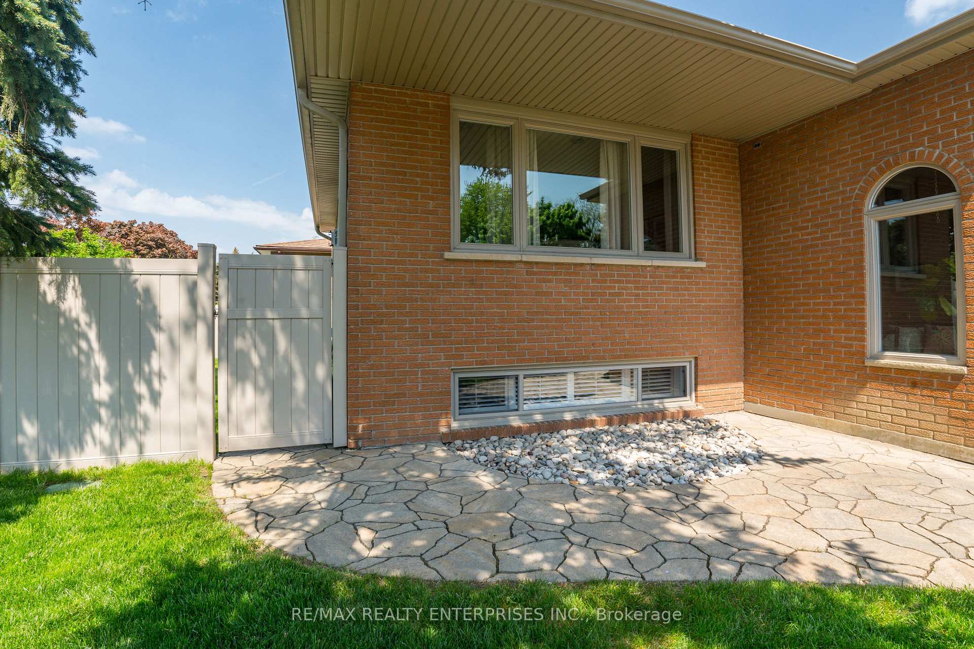 Photo 36 of 70 English Street, Brampton, Brampton West — HOMEH