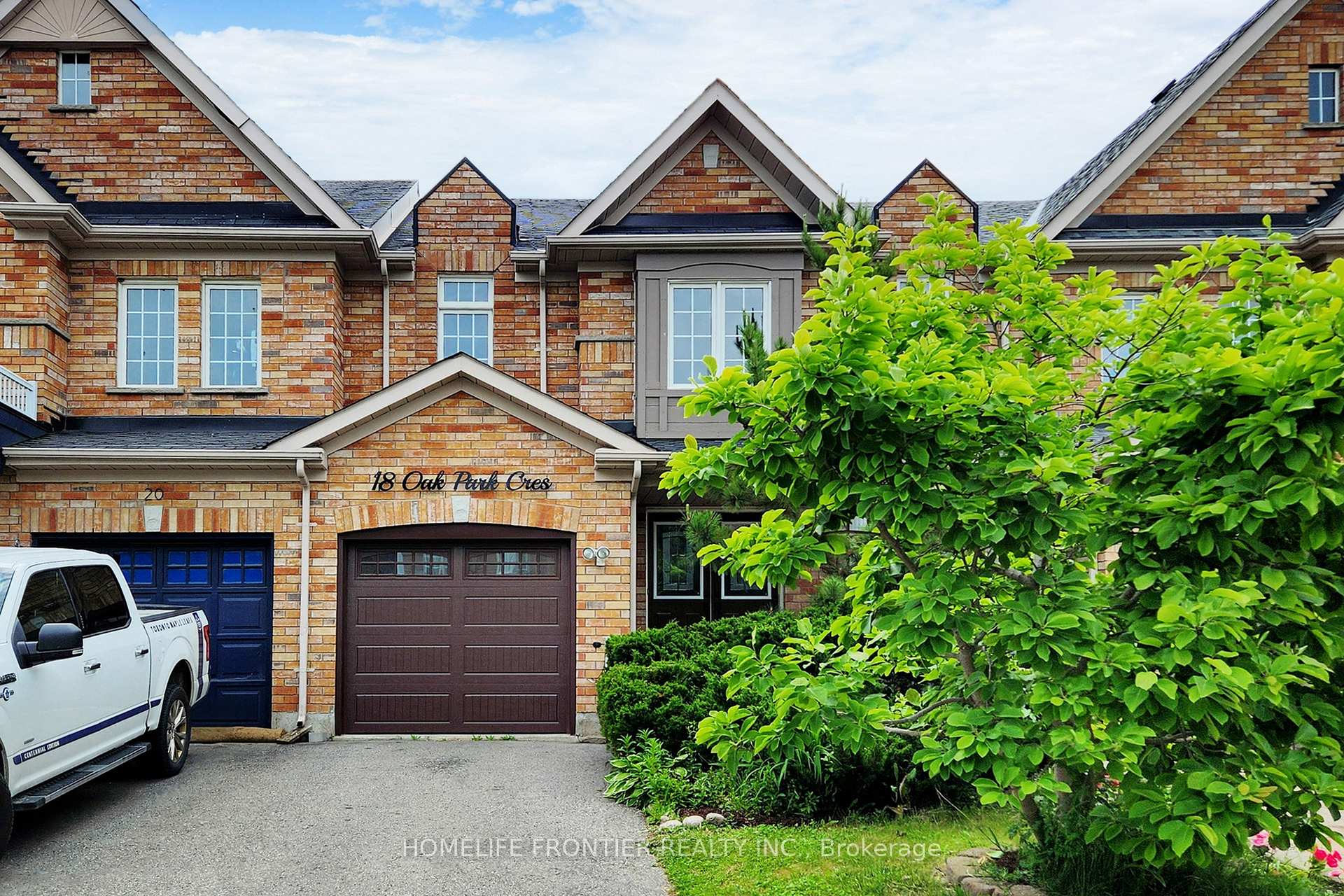 Photo 1 of 18 Oak Park Crescent, Vaughan, Rural Vaughan — HOMEH
