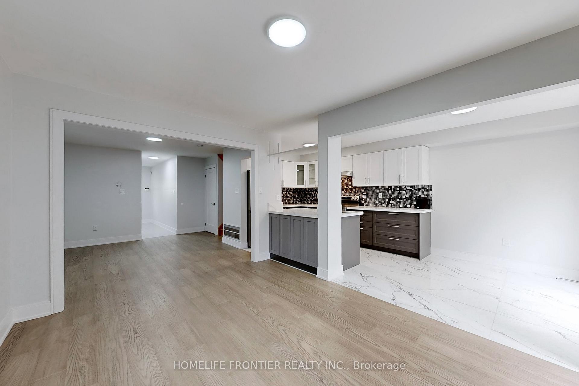 Photo 6 of 18 Oak Park Crescent, Vaughan, Rural Vaughan — HOMEH