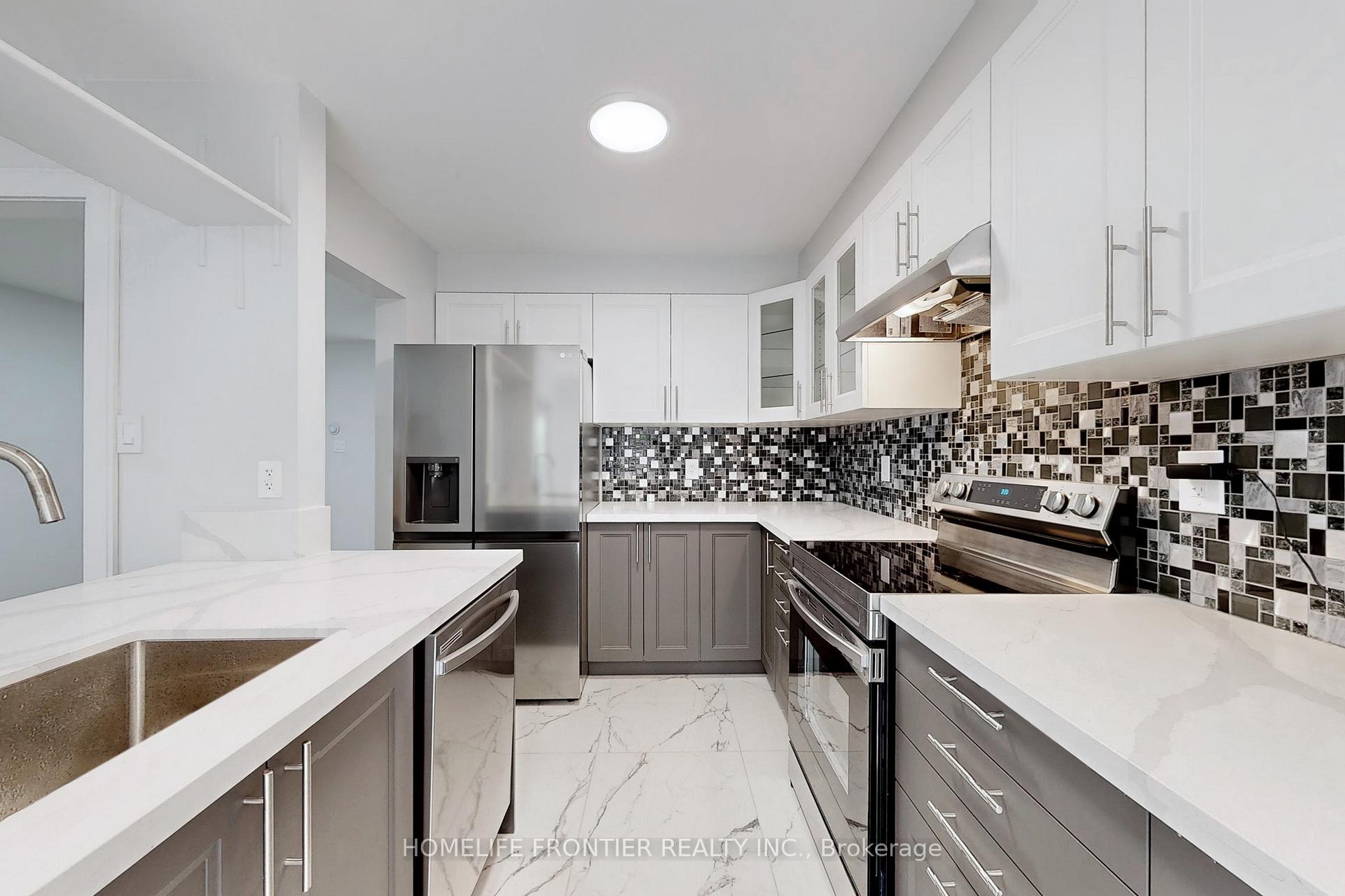 Photo 12 of 18 Oak Park Crescent, Vaughan, Rural Vaughan — HOMEH