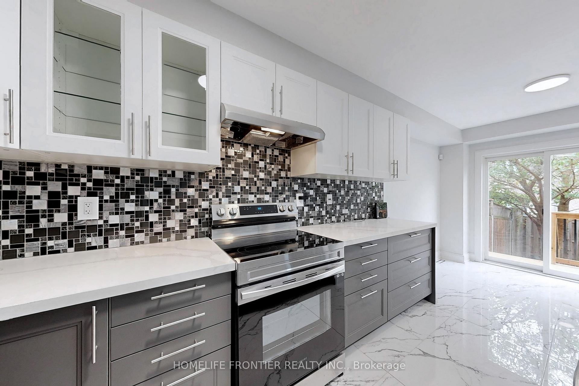 Photo 7 of 18 Oak Park Crescent, Vaughan, Rural Vaughan — HOMEH
