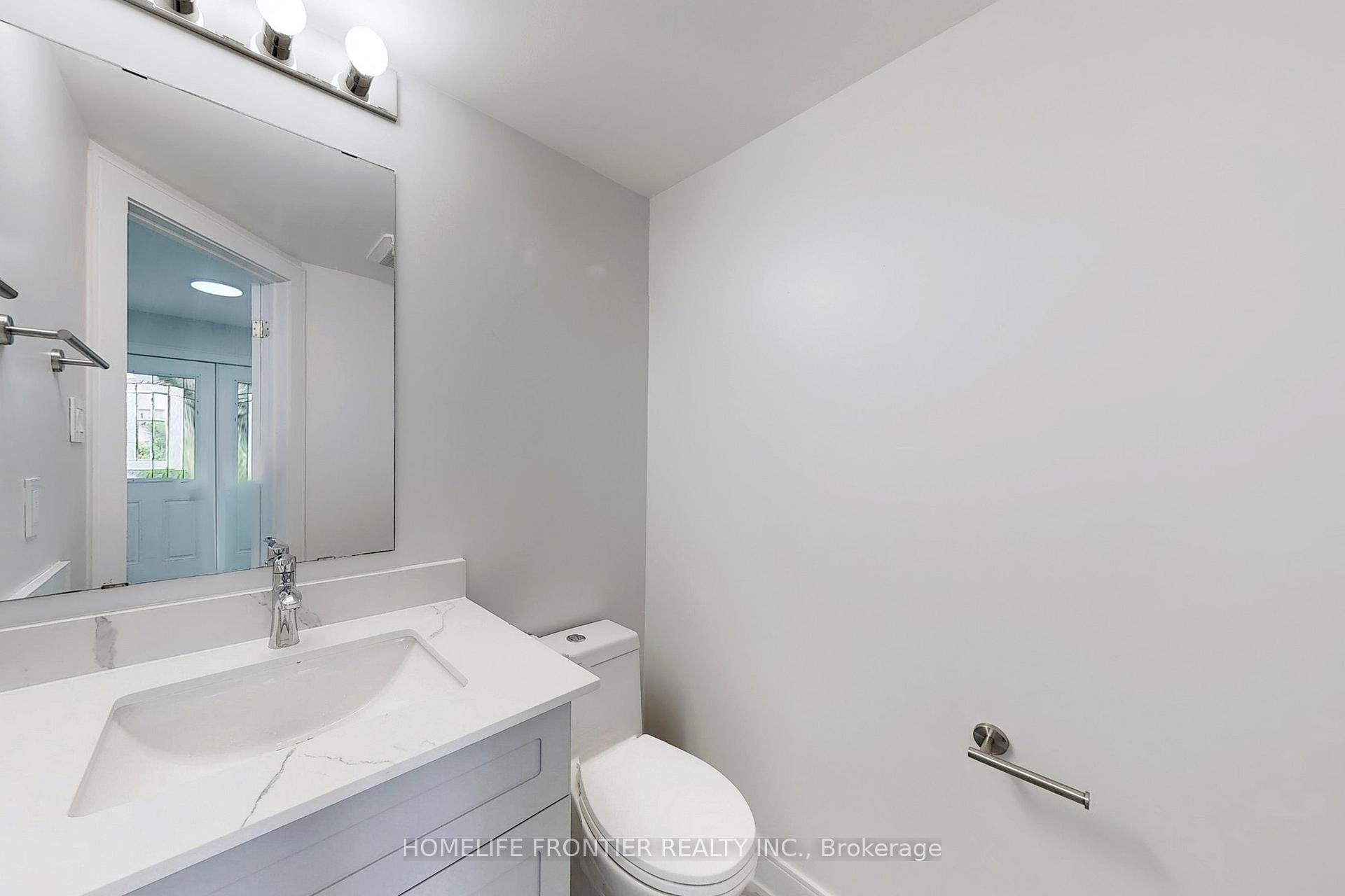 Photo 8 of 18 Oak Park Crescent, Vaughan, Rural Vaughan — HOMEH